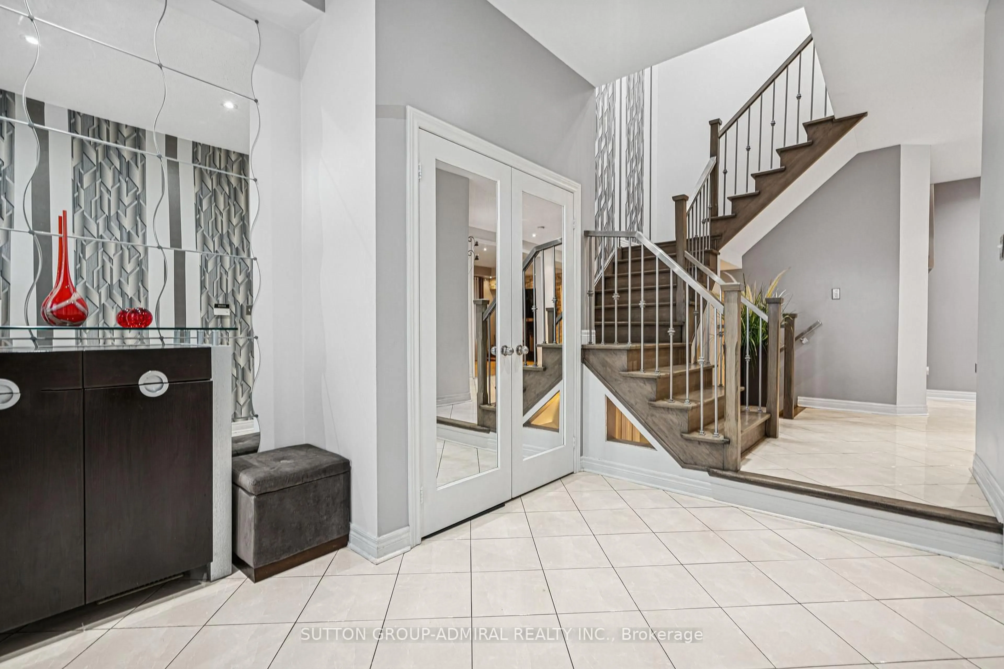 Indoor foyer for 63 Vivaldi Dr, Vaughan Ontario L4J 8Z4