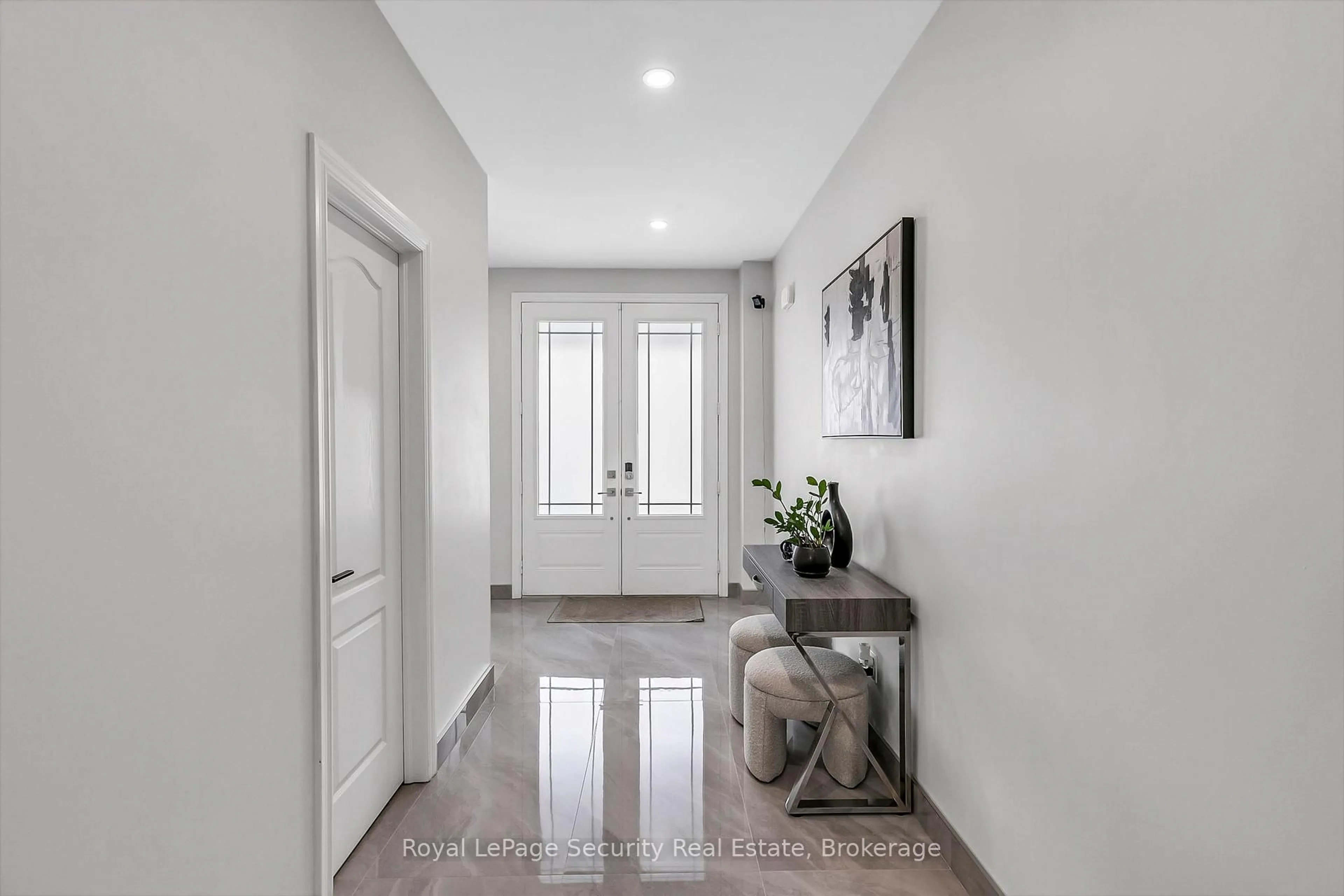 Indoor entryway for 202 Gardiner Dr, Bradford West Gwillimbury Ontario L3Z 0J5