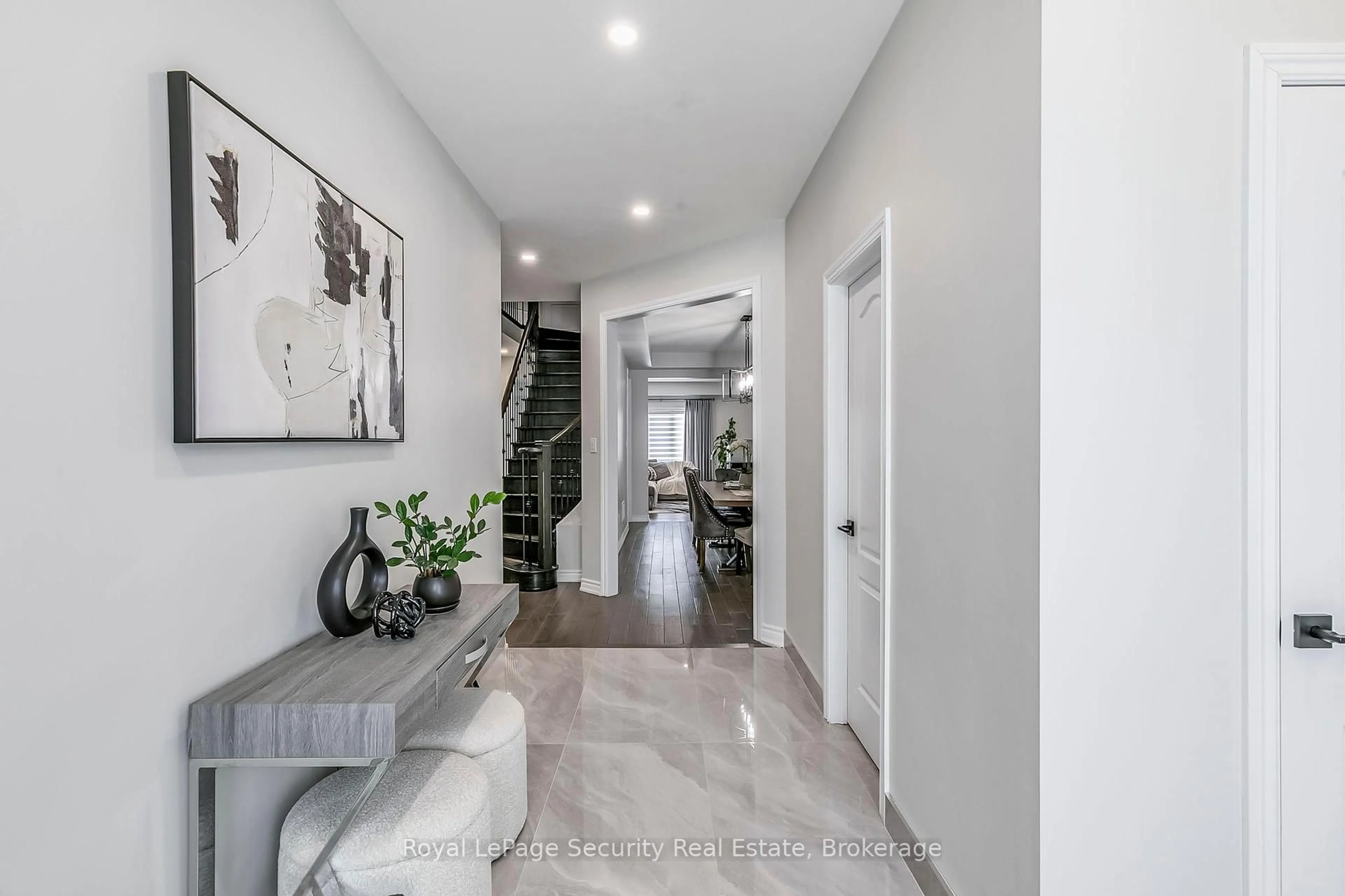 Indoor entryway for 202 Gardiner Dr, Bradford West Gwillimbury Ontario L3Z 0J5
