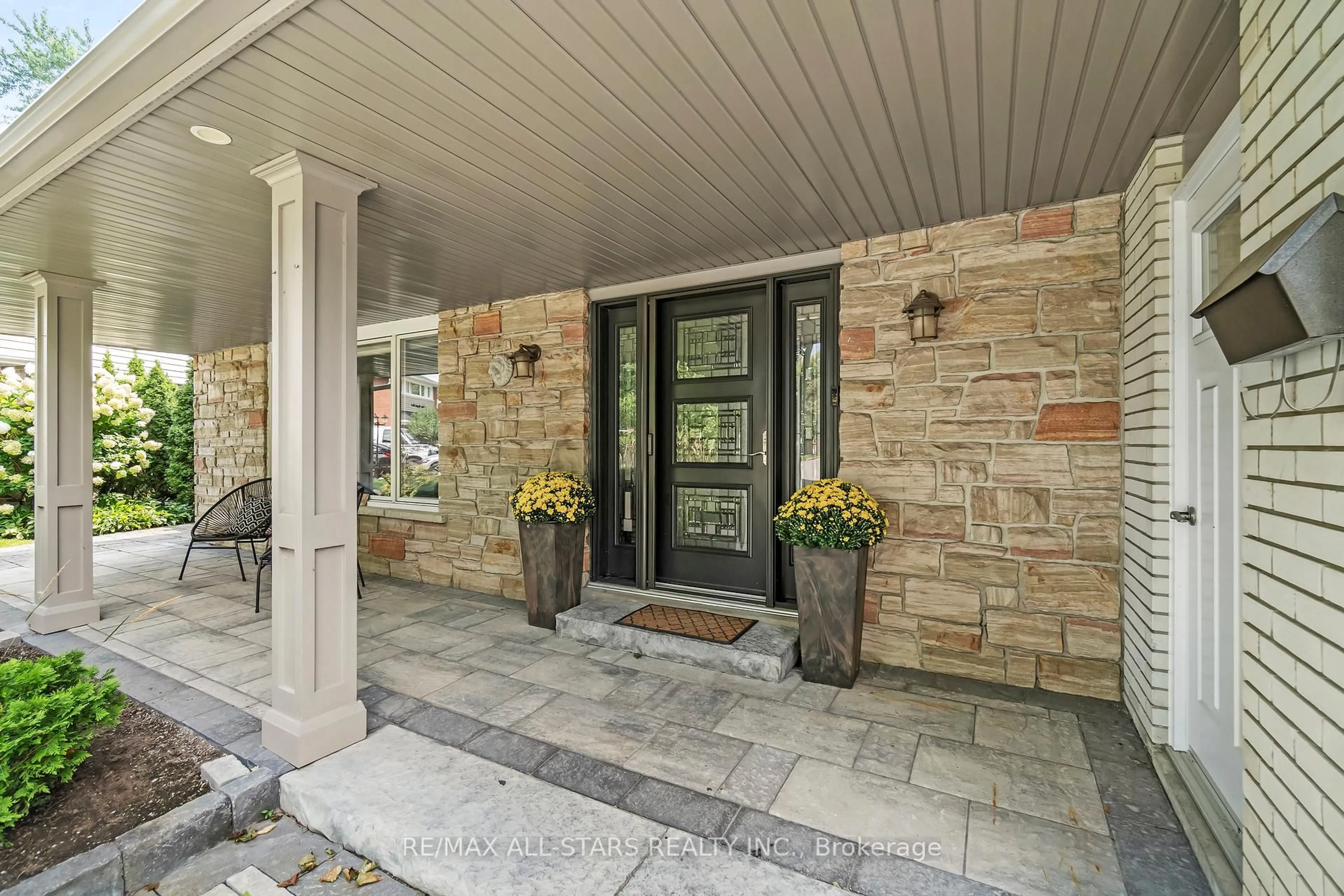 Indoor entryway for 15 James Speight Rd, Markham Ontario L3P 3G3