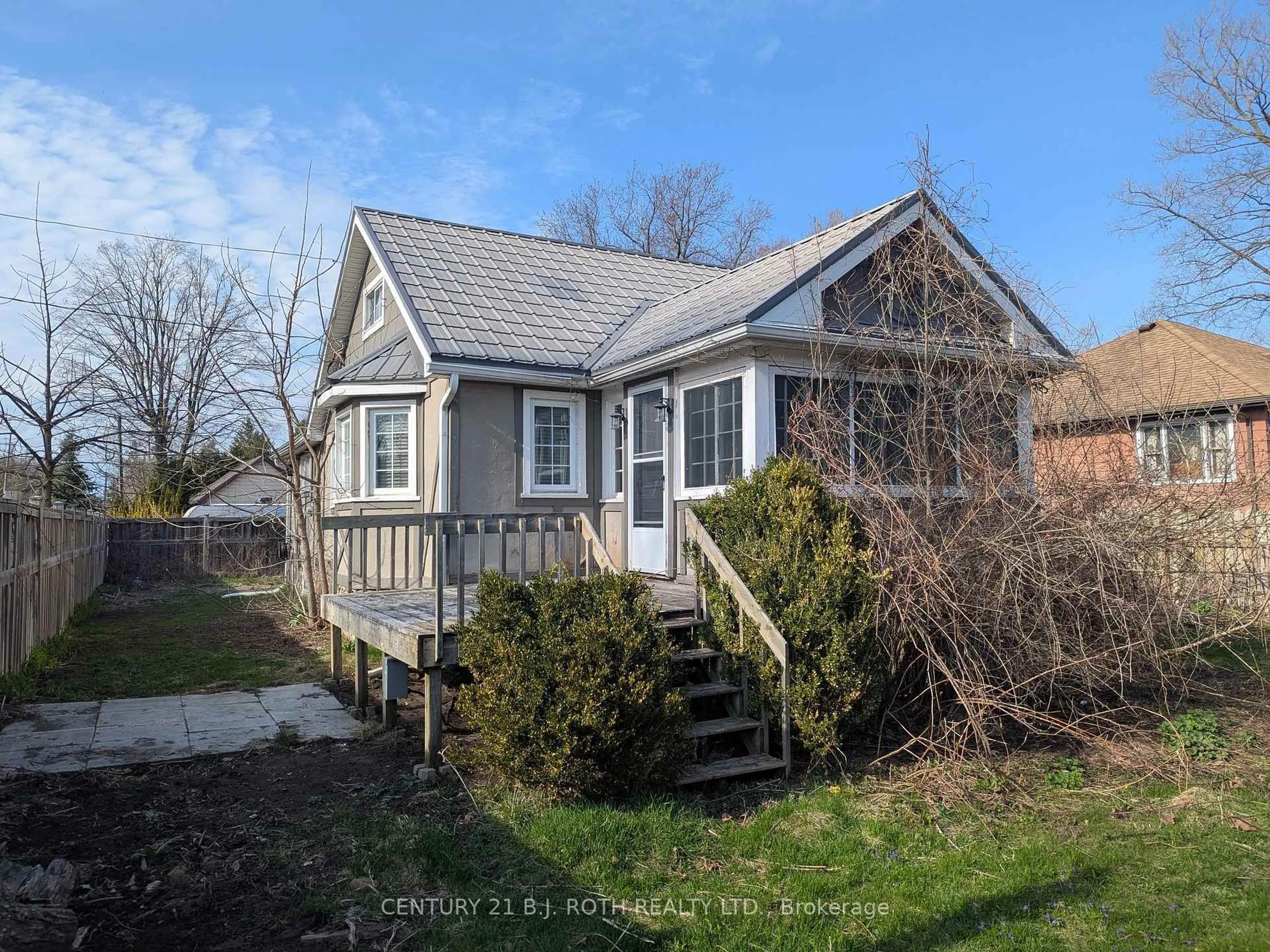 Home with vinyl exterior material, street for 2709 25 Sdrd, Innisfil Ontario L9S 3T1
