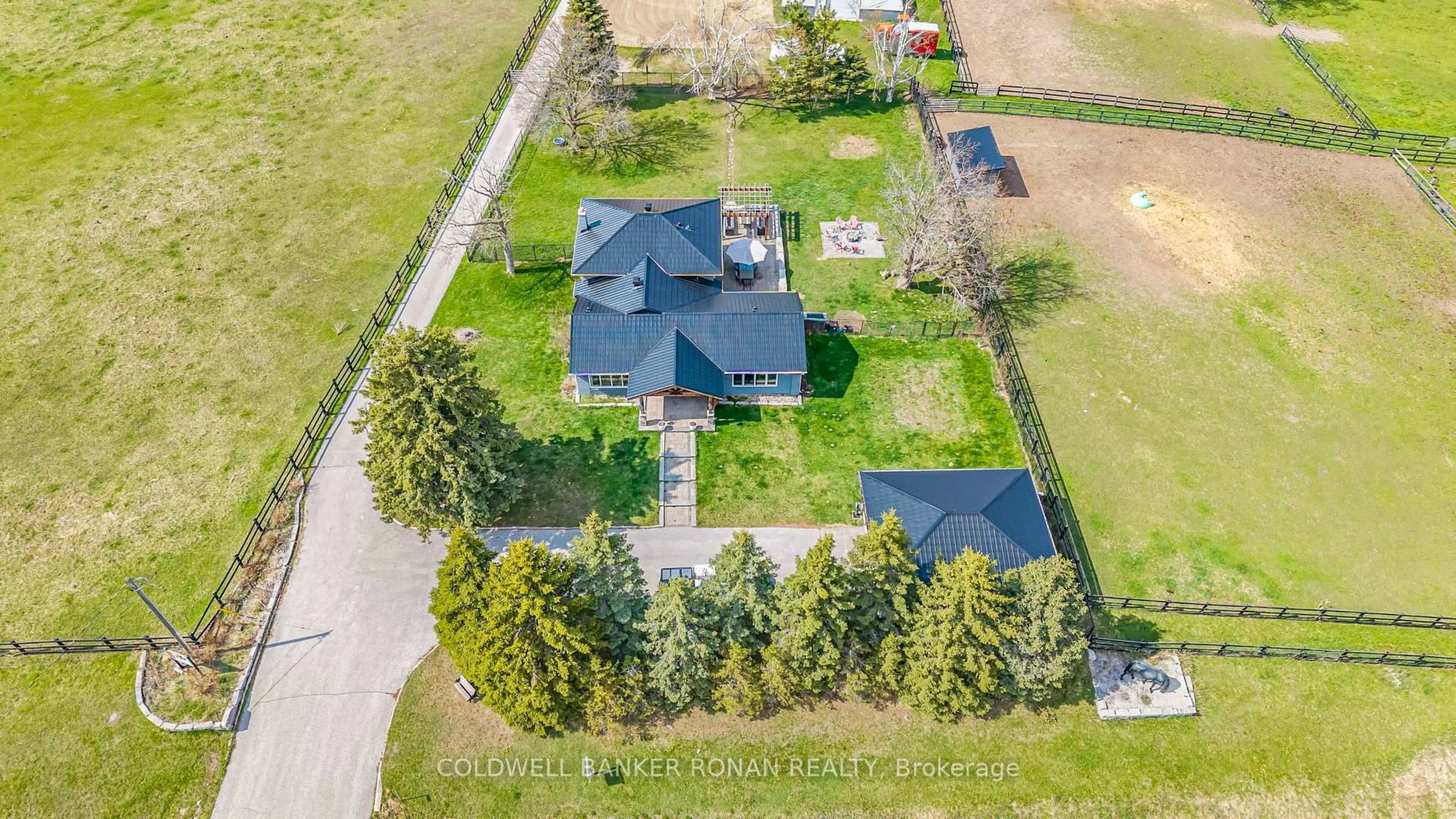 A pic from outside/outdoor area/front of a property/back of a property/a pic from drone, unknown for 1382 10th Line, Innisfil Ontario L9S 3P2
