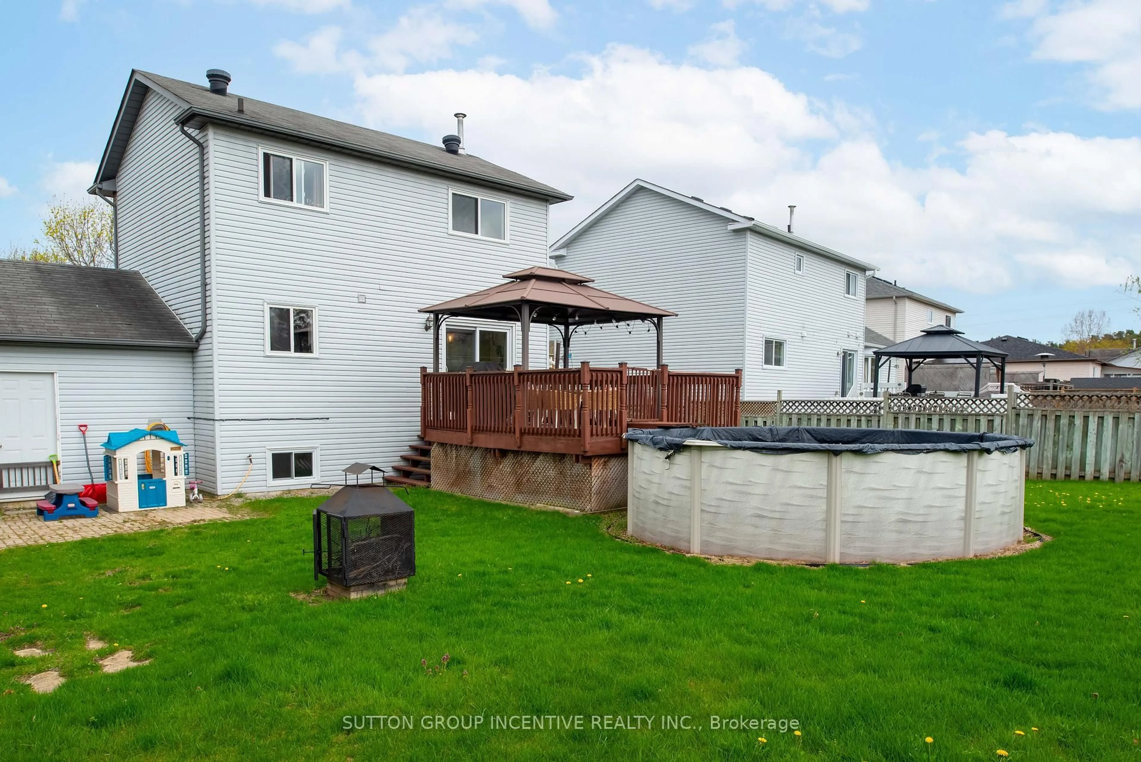 Patio, unknown for 62 Darren Dr, Essa Ontario L0M 1B3