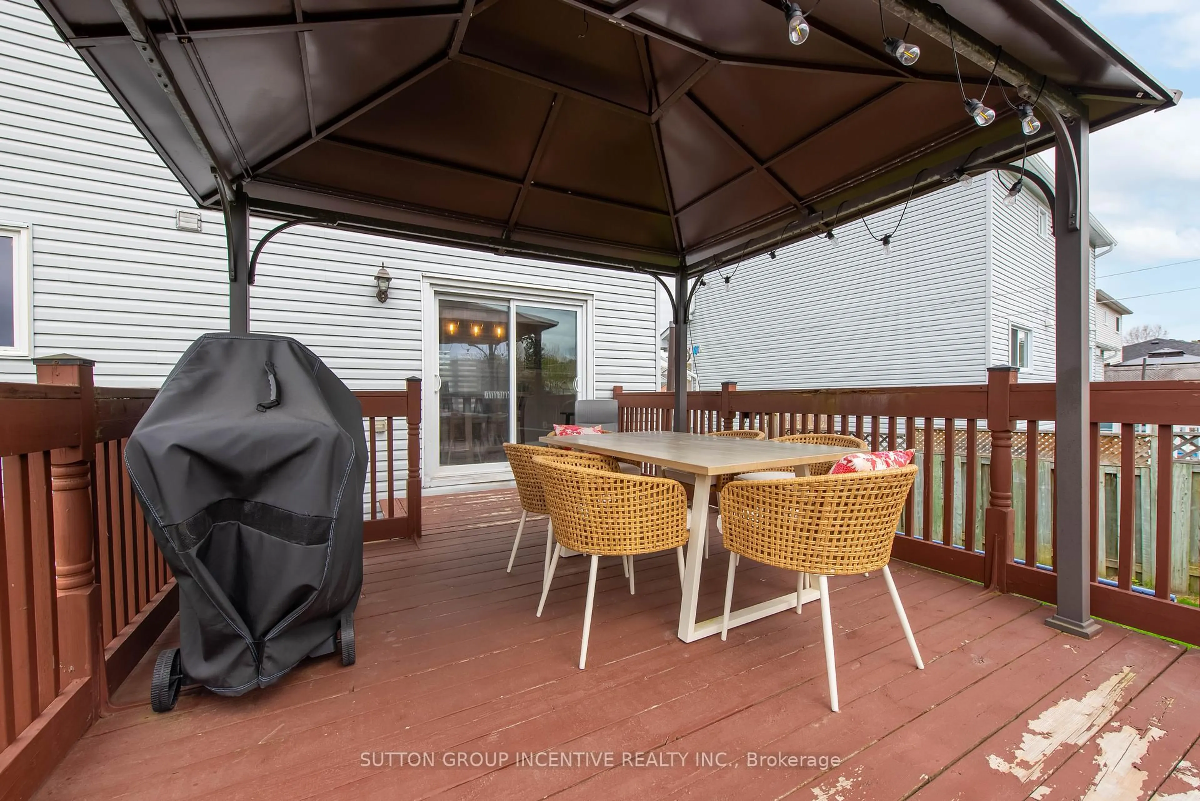 Patio, street for 62 Darren Dr, Essa Ontario L0M 1B3