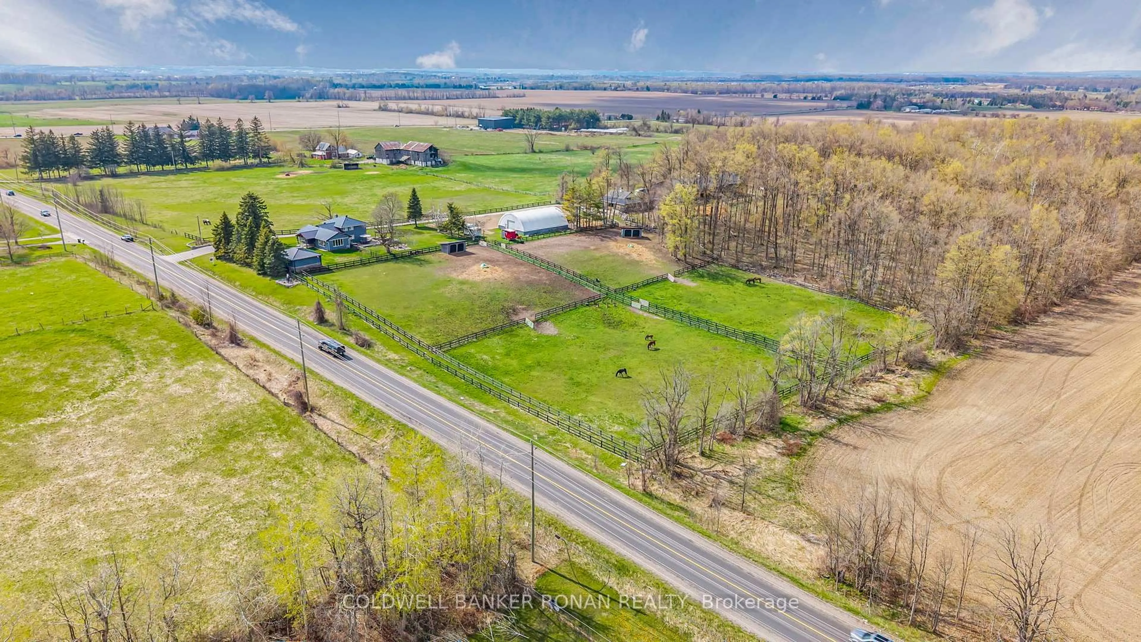 A pic from outside/outdoor area/front of a property/back of a property/a pic from drone, water/lake/river/ocean view for 1382 10th Line, Innisfil Ontario L9S 3P2