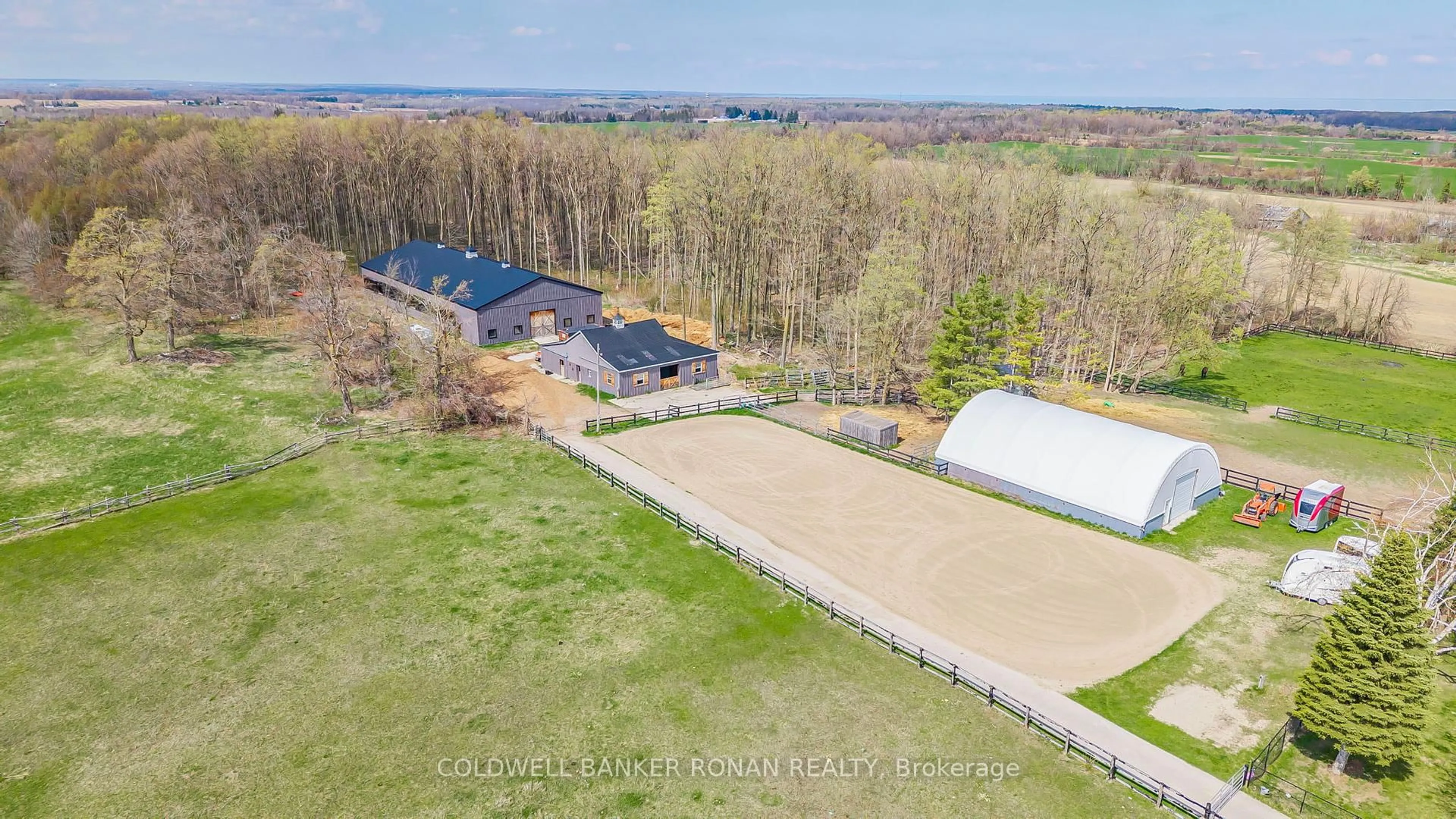 A pic from outside/outdoor area/front of a property/back of a property/a pic from drone, unknown for 1382 10th Line, Innisfil Ontario L9S 3P2