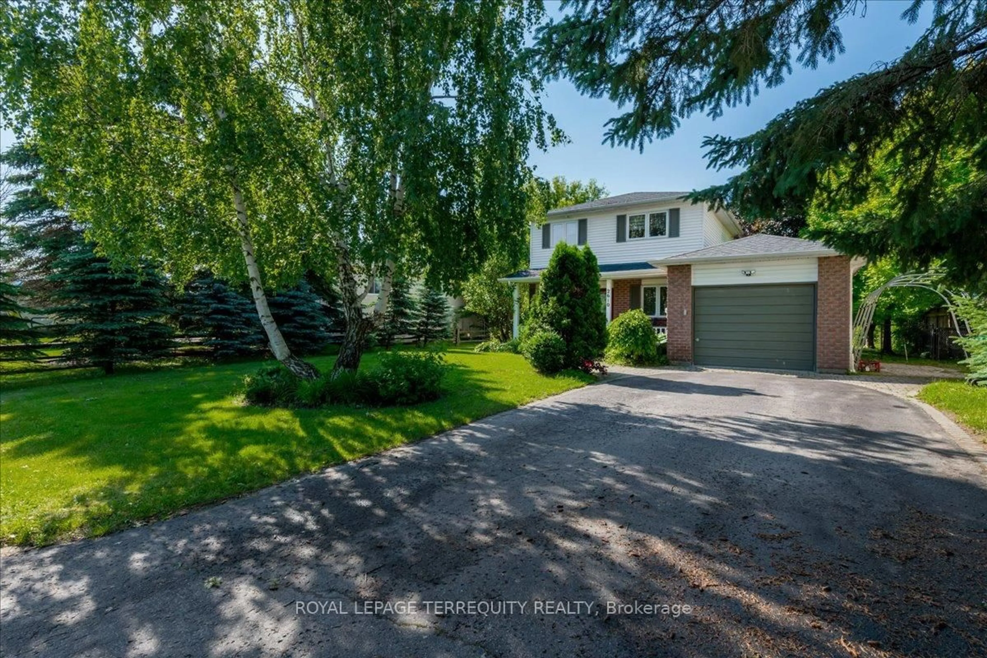 A pic from outside/outdoor area/front of a property/back of a property/a pic from drone, street for 2610 Lawrence Ave, Innisfil Ontario L9S 1C9