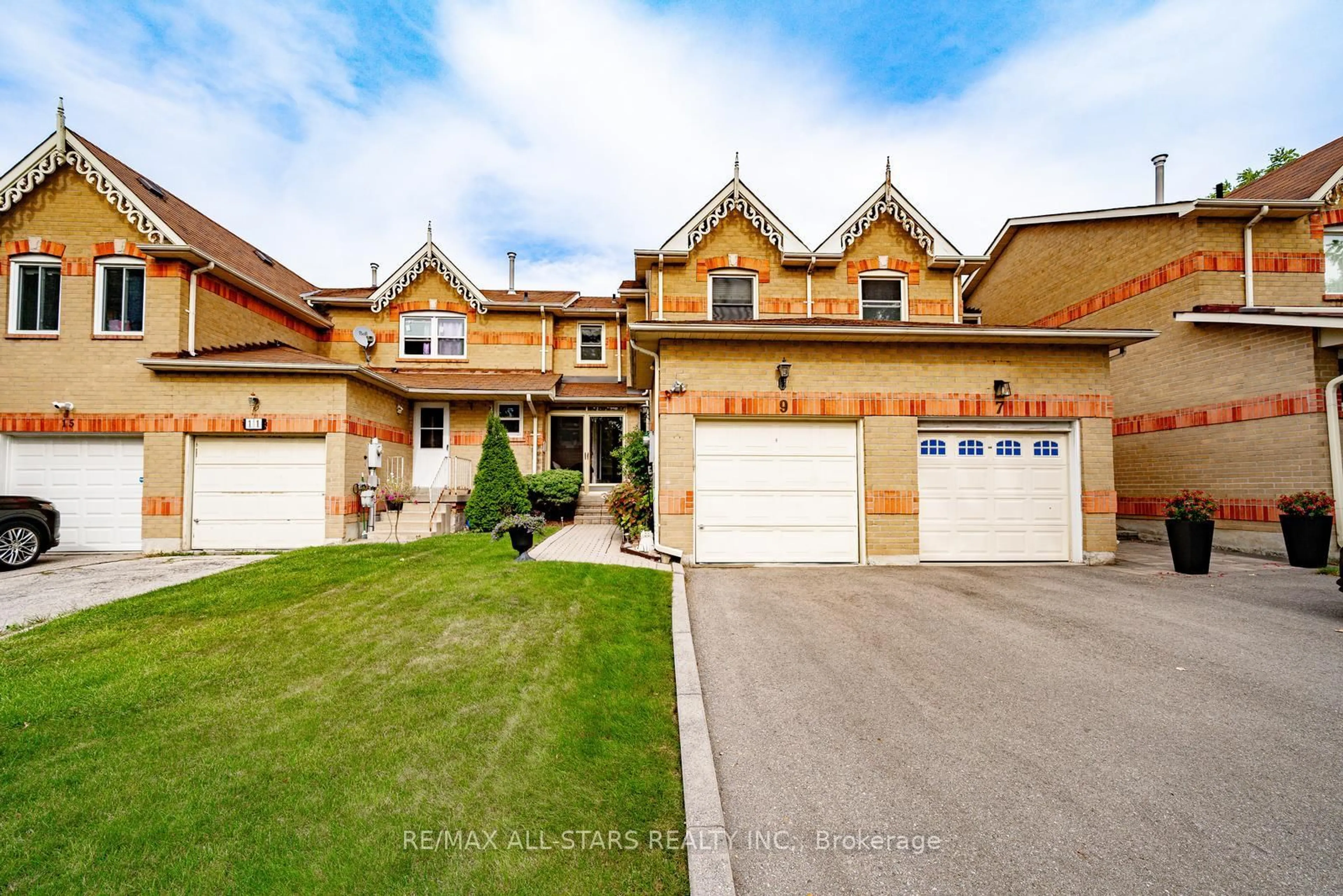 Home with brick exterior material, street for 9 Steepleview Cres, Richmond Hill Ontario L4C 9R1