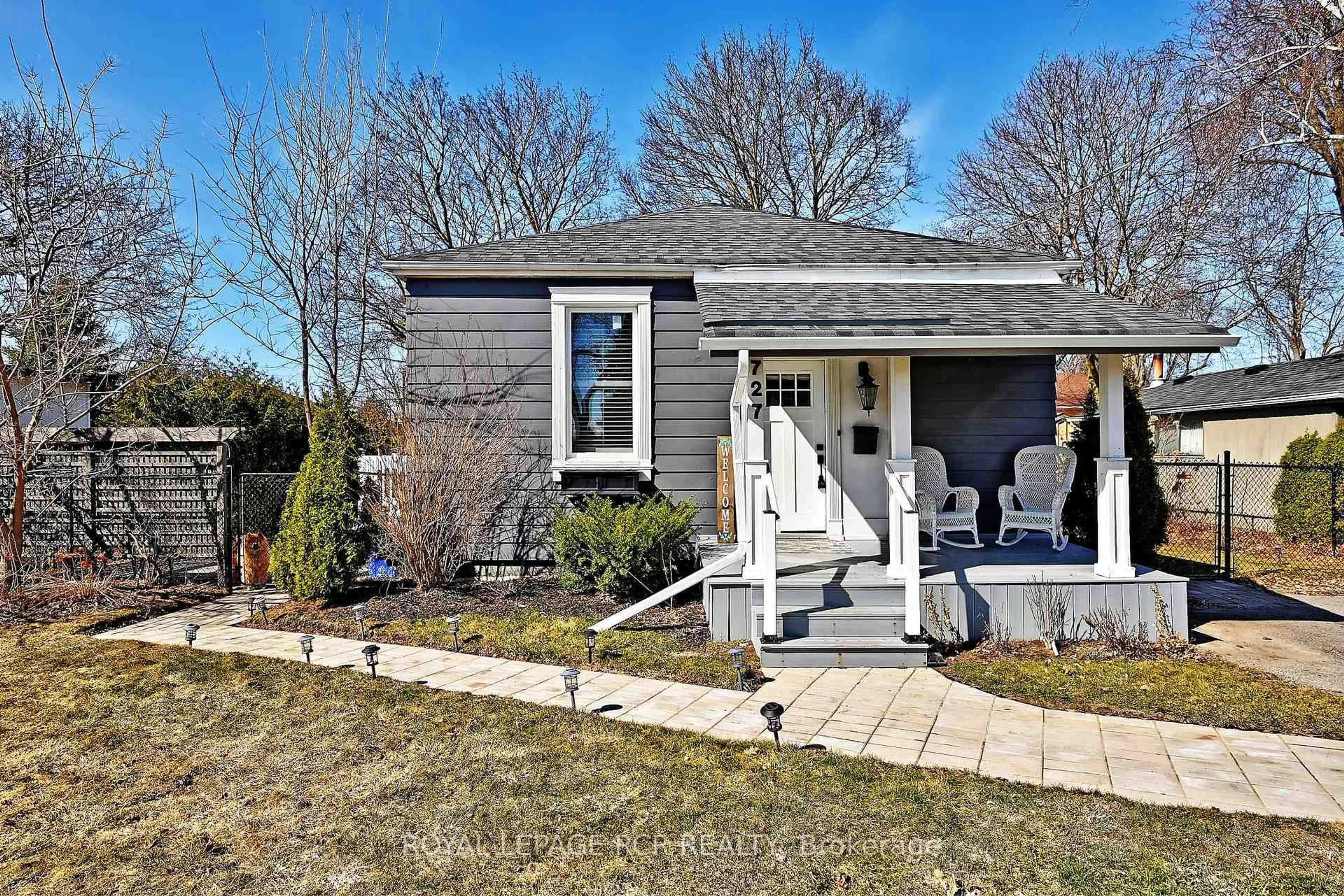 Home with brick exterior material, street for 727 Lowell Ave, Newmarket Ontario L3Y 1T4