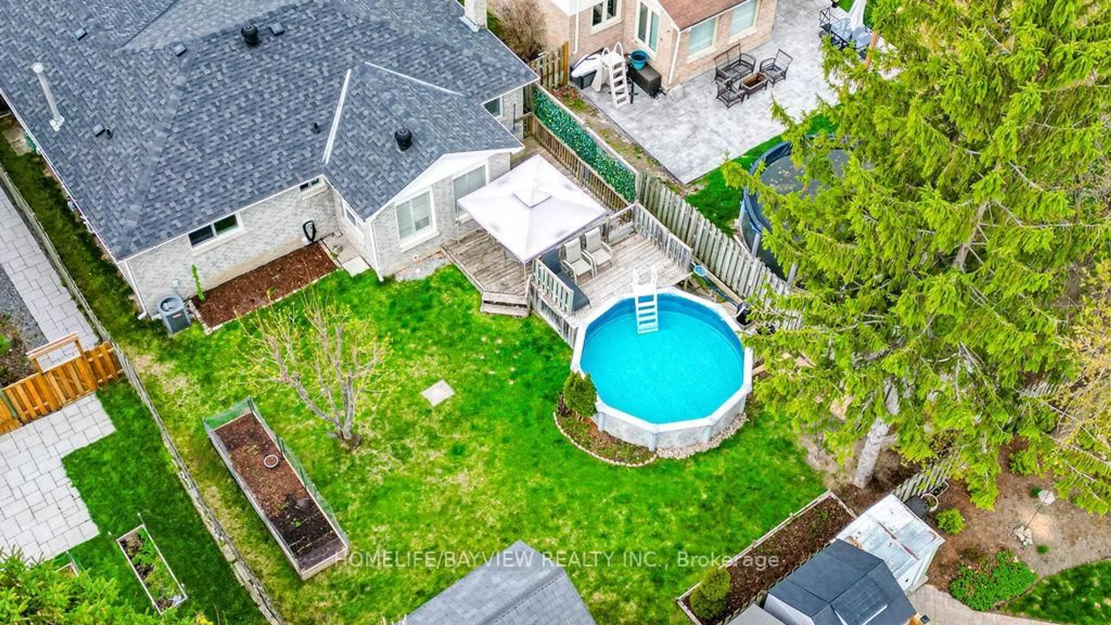 A pic from outside/outdoor area/front of a property/back of a property/a pic from drone, unknown for 11 Rosebank Blvd, East Gwillimbury Ontario L9N 1C8