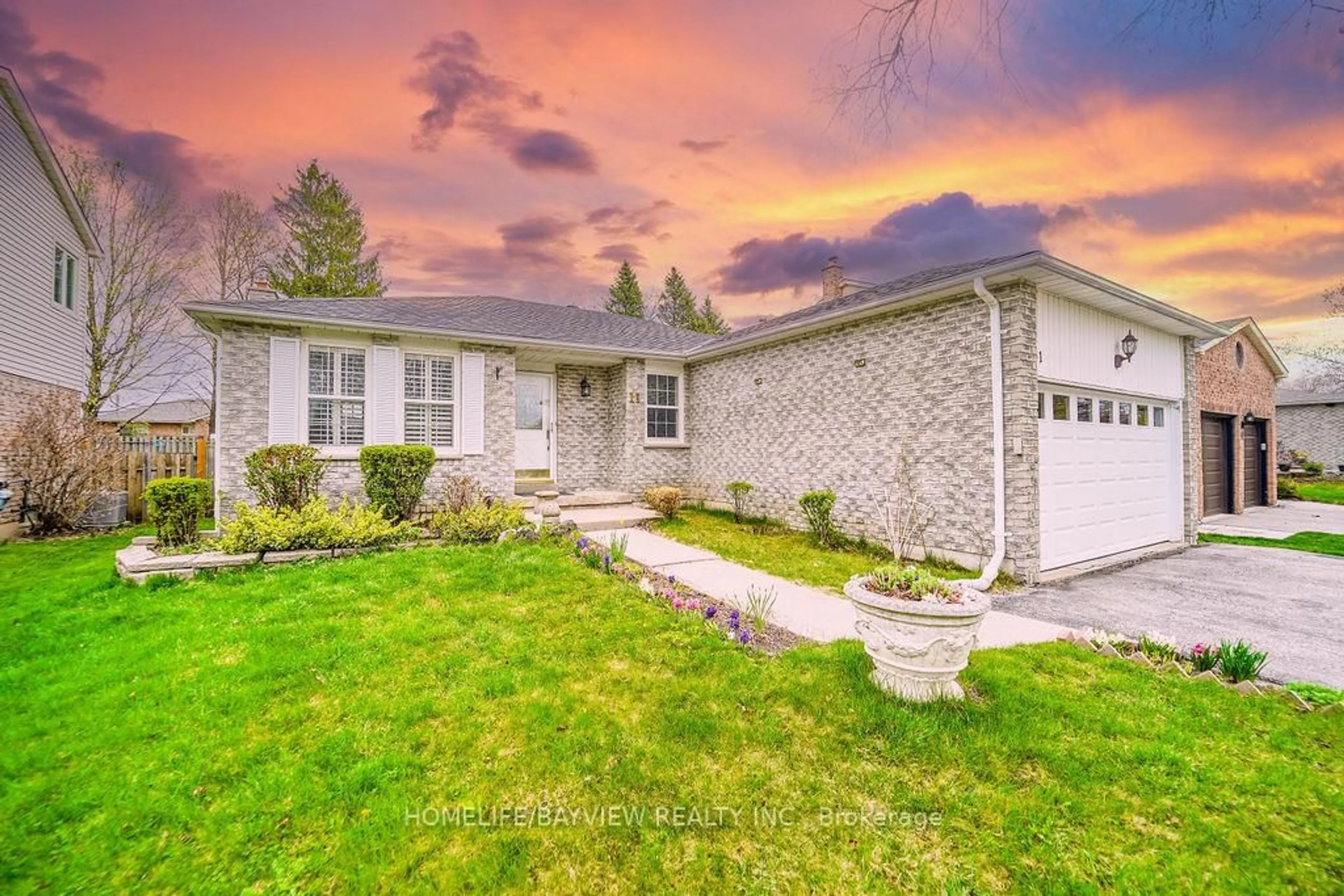 Unknown for 11 Rosebank Blvd, East Gwillimbury Ontario L9N 1C8