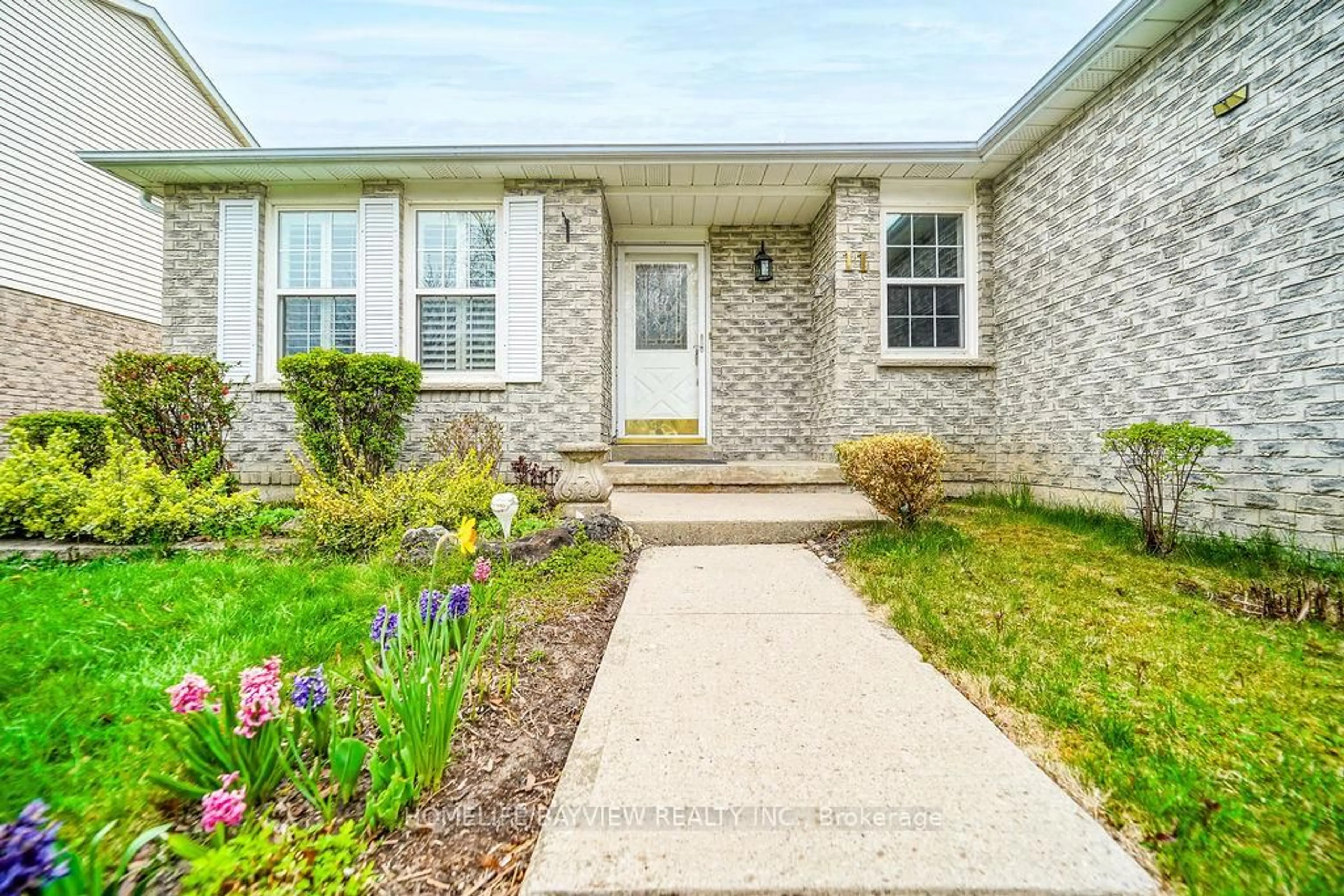 Unknown for 11 Rosebank Blvd, East Gwillimbury Ontario L9N 1C8