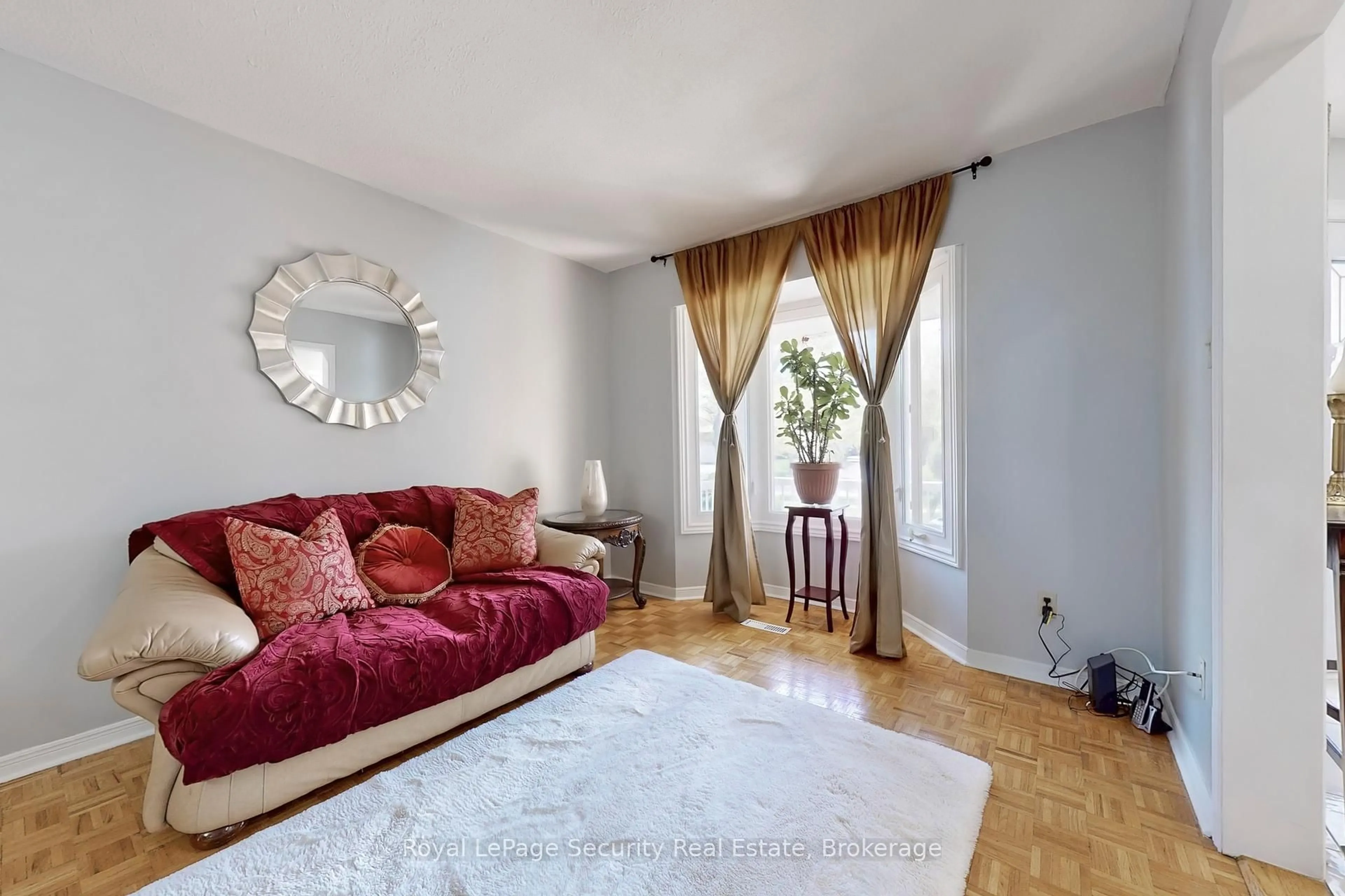 Living room with furniture, unknown for 138 Largo Cres, Vaughan Ontario L6A 1N1