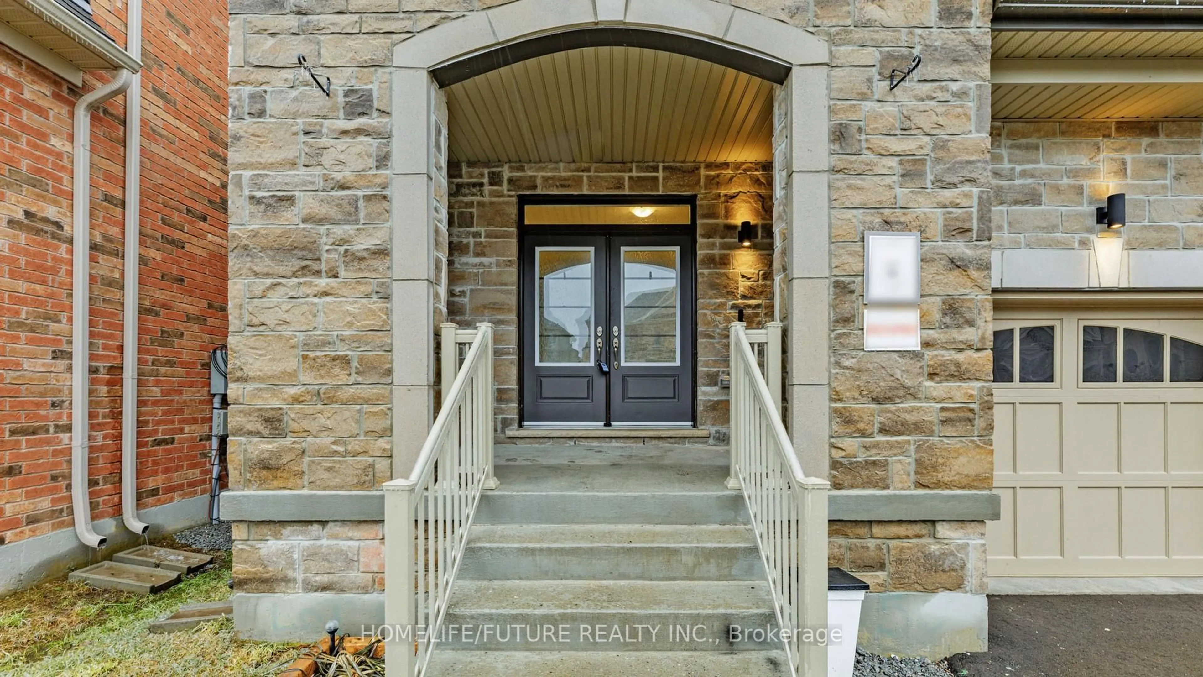 Indoor entryway for 20 Valleo St, Georgina Ontario L4P 0J9