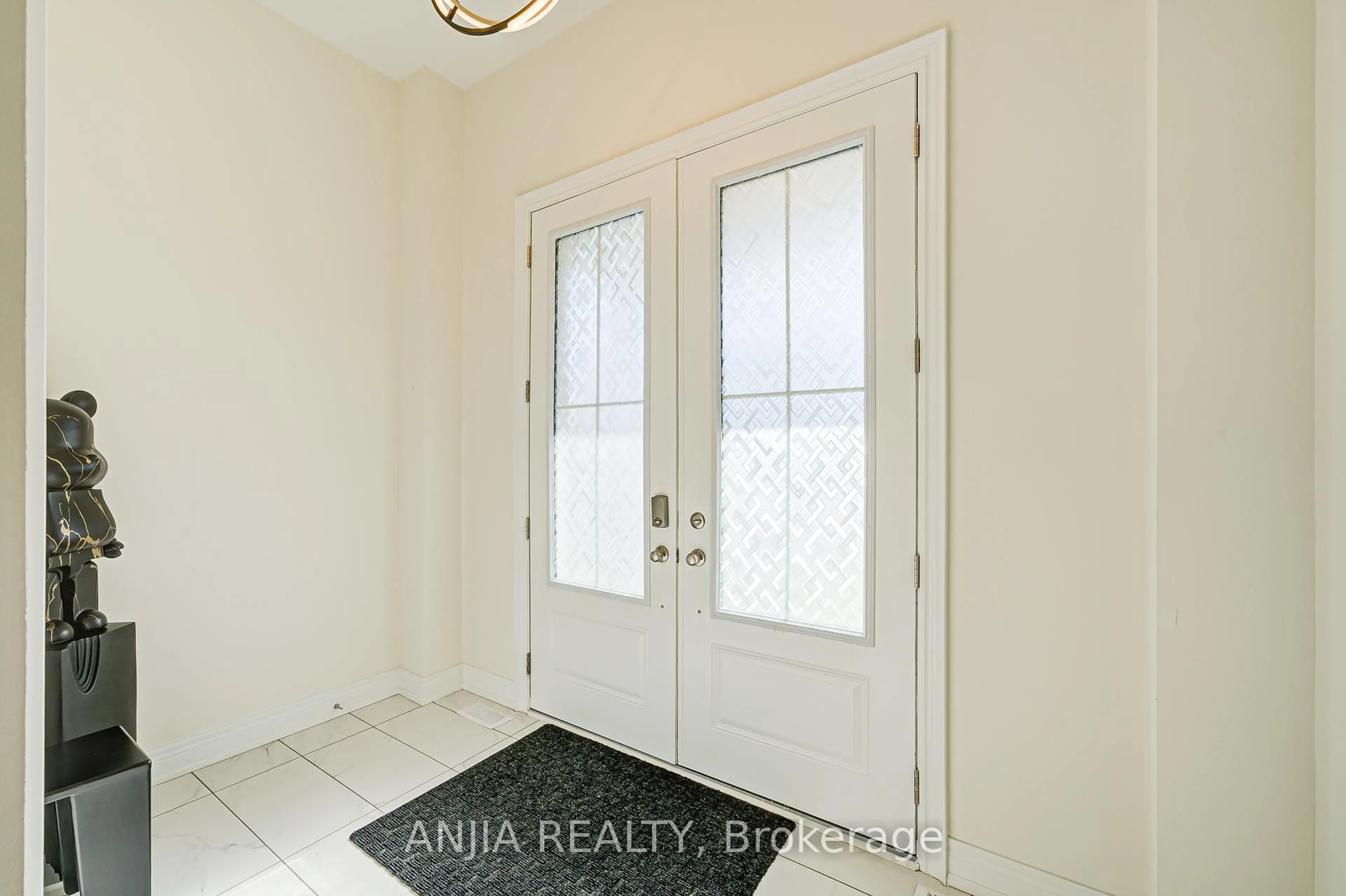 Indoor entryway for 7 Fauchard St, Richmond Hill Ontario L4E 1J6