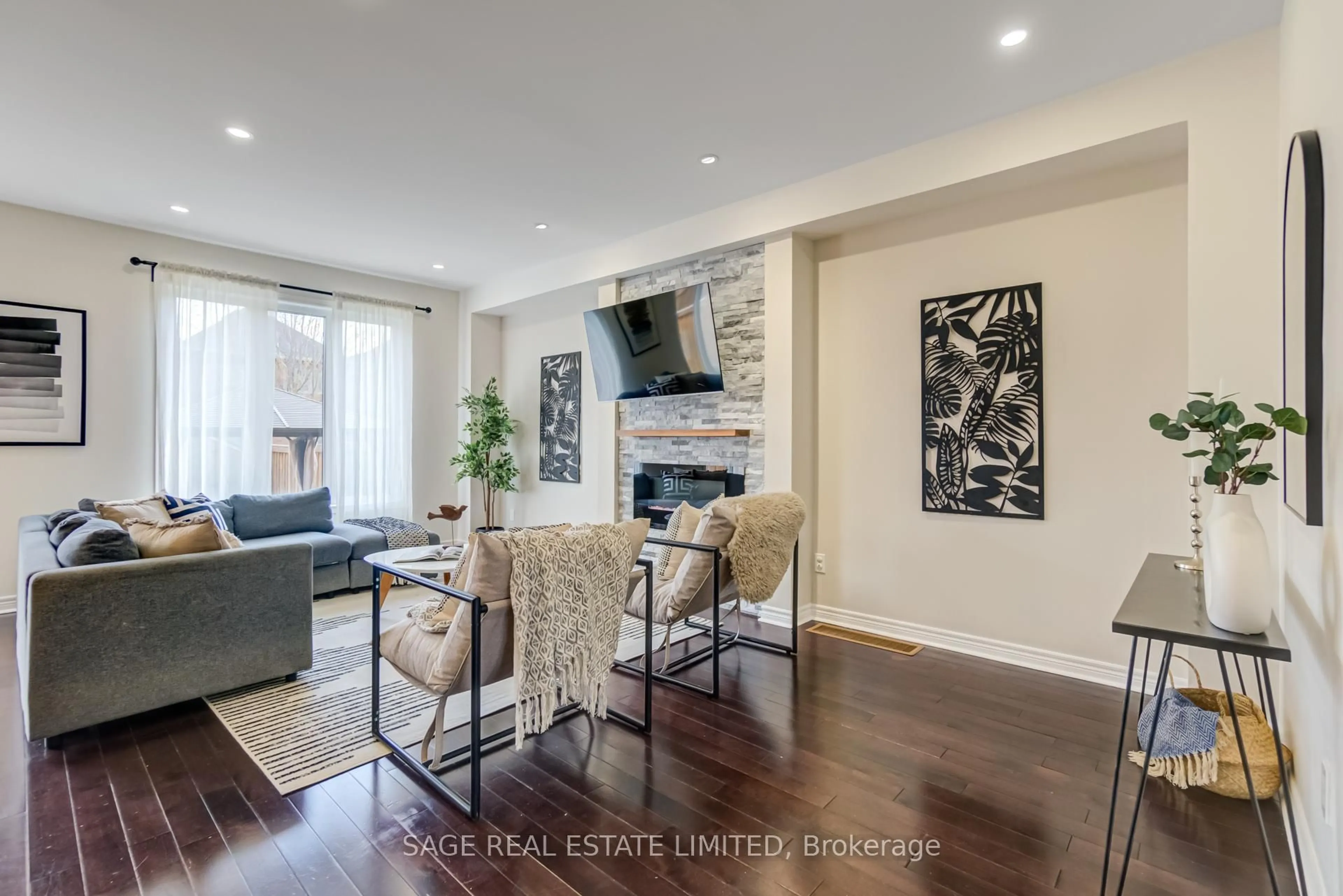 Living room with furniture, unknown for 53 Sharpe Cres, New Tecumseth Ontario L0G 1W0