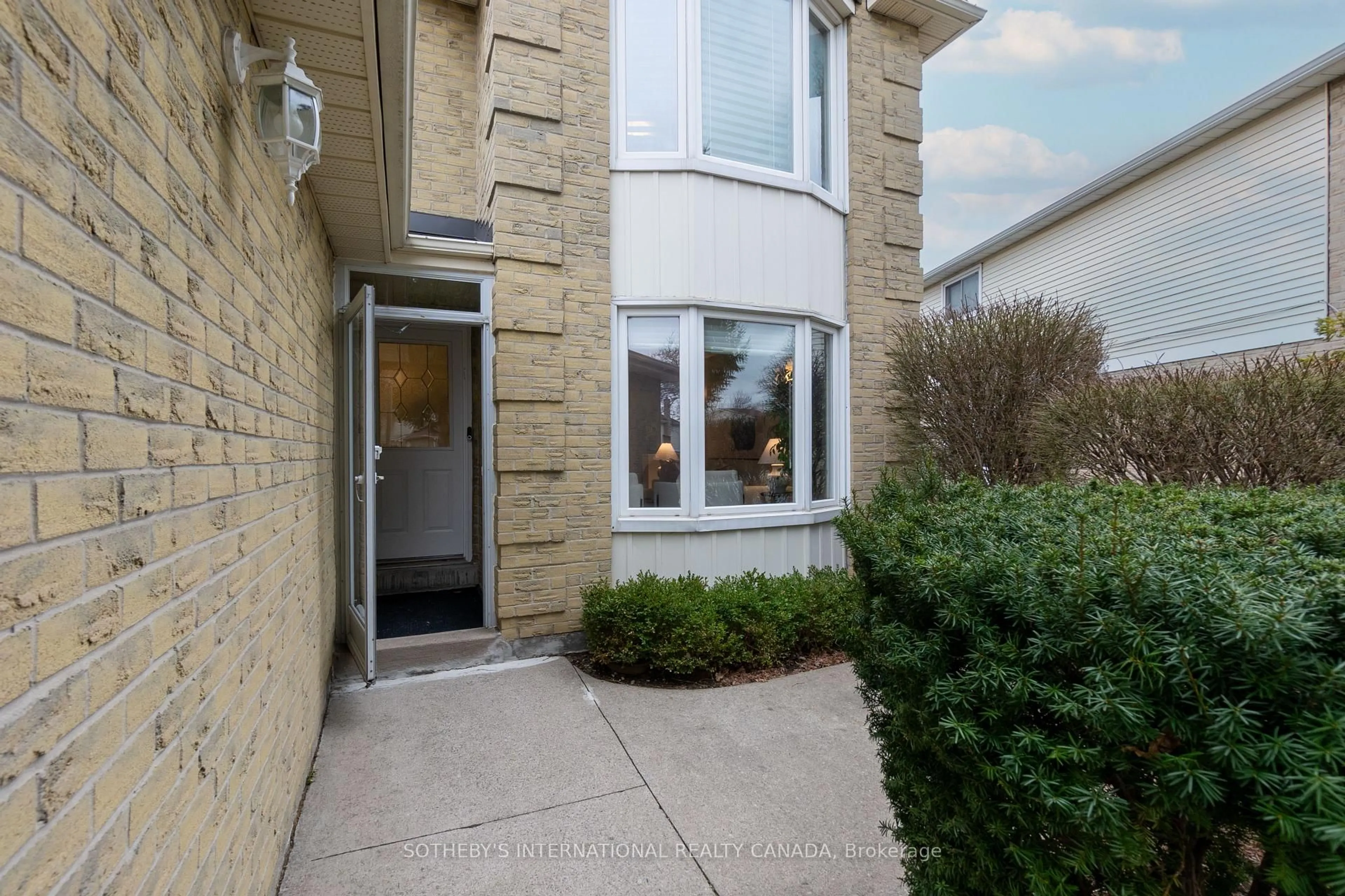 Unknown for 104 Mullen Dr, Vaughan Ontario L4J 2V2