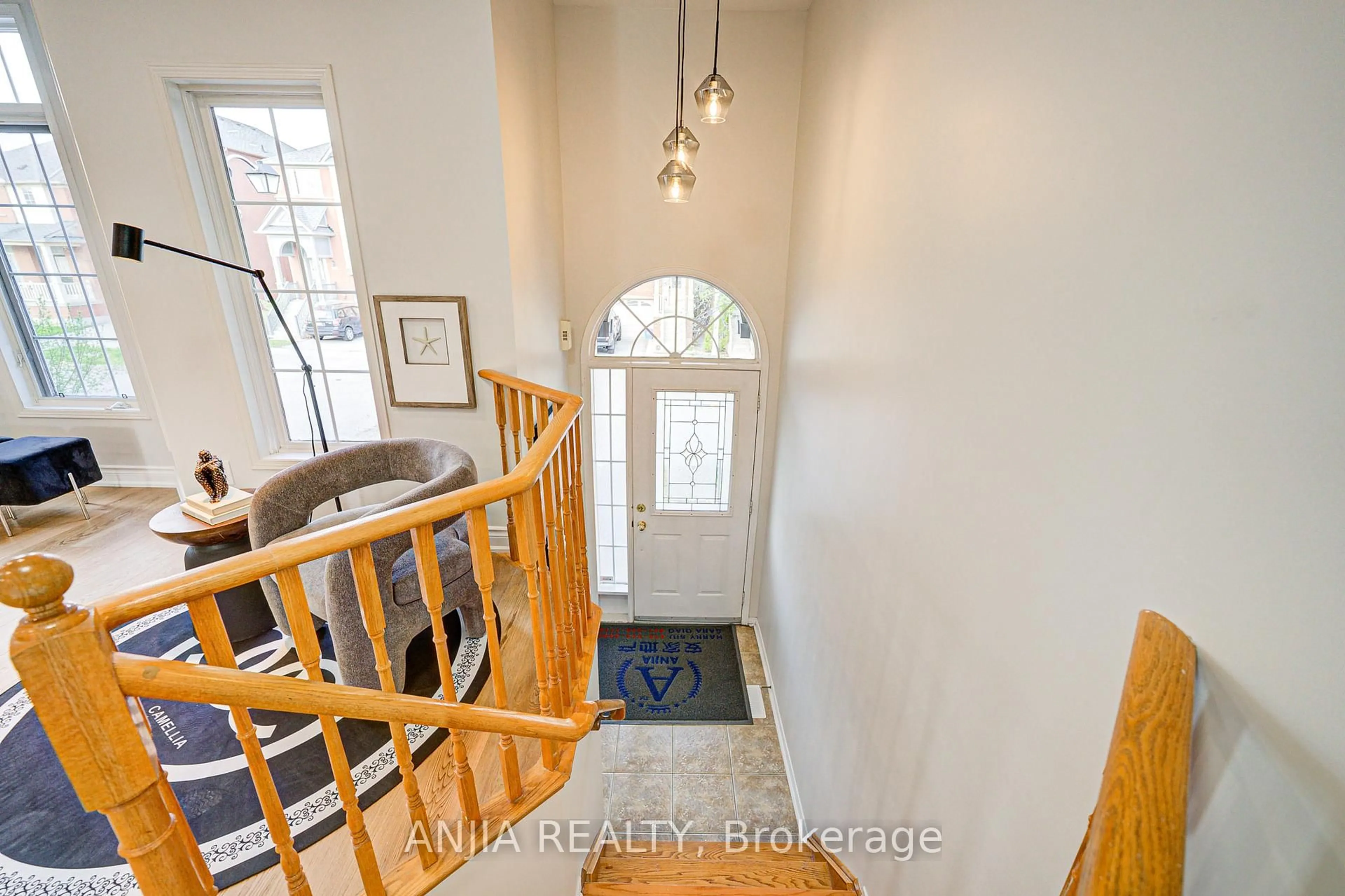 Indoor entryway for 14 Fairlawn Ave, Markham Ontario L6C 2E7