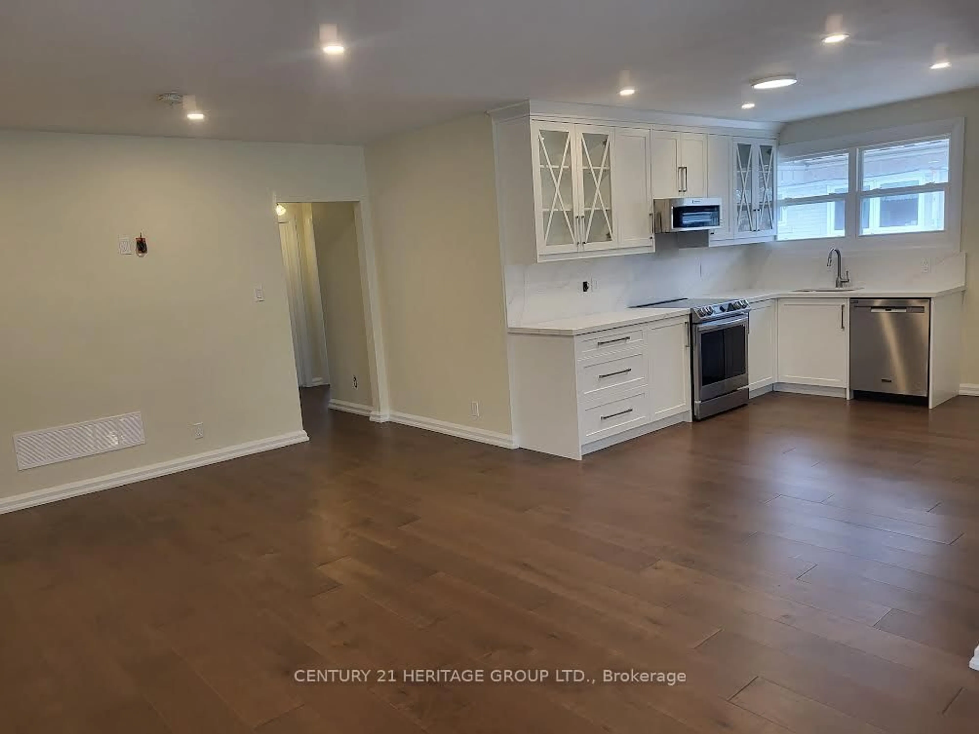 Open concept kitchen, unknown for 232 Blue Grass Blvd, Richmond Hill Ontario L4C 3H2