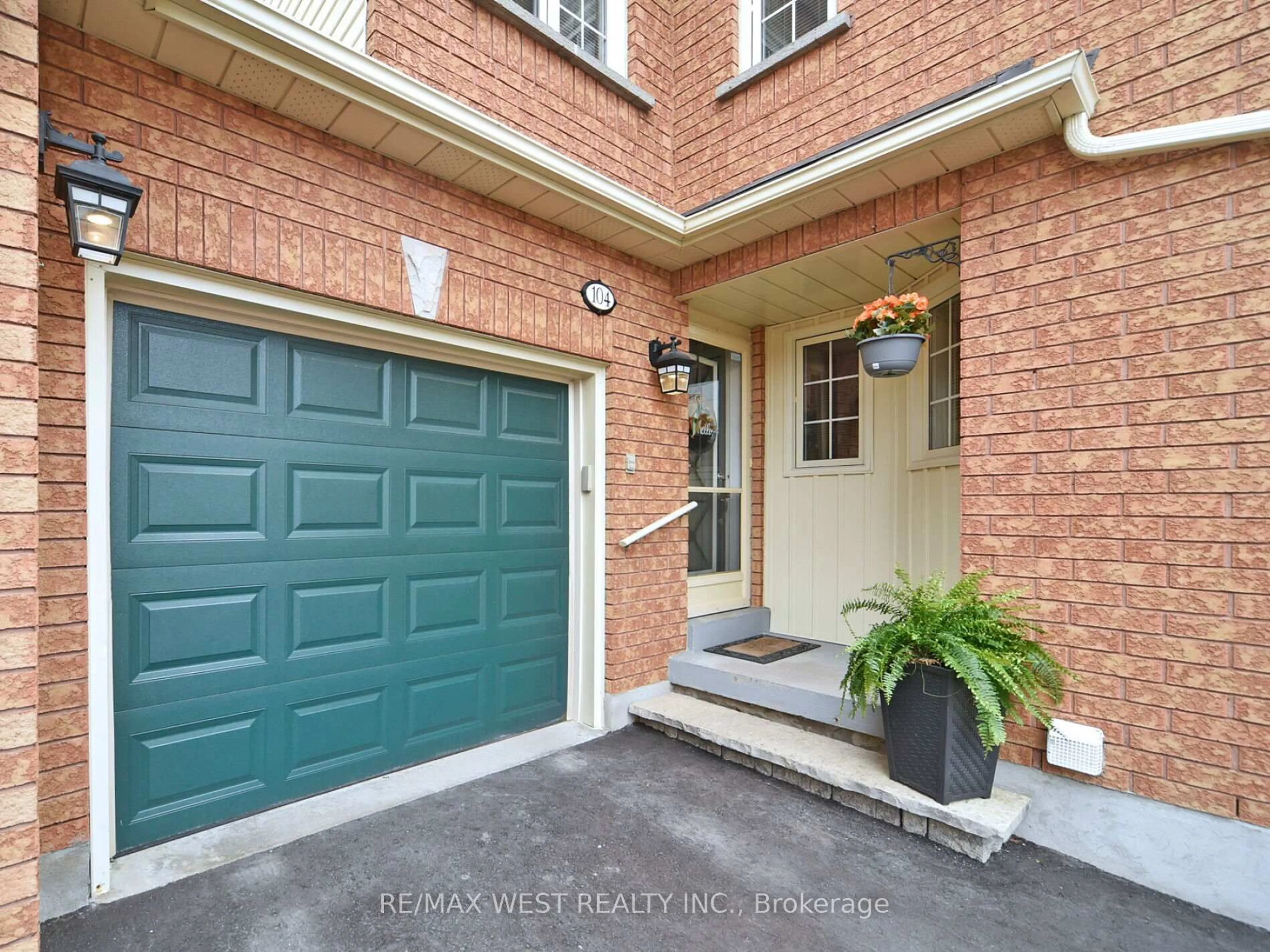 Home with brick exterior material, street for 104 Pinedale Gate #67, Vaughan Ontario L4L 8X3