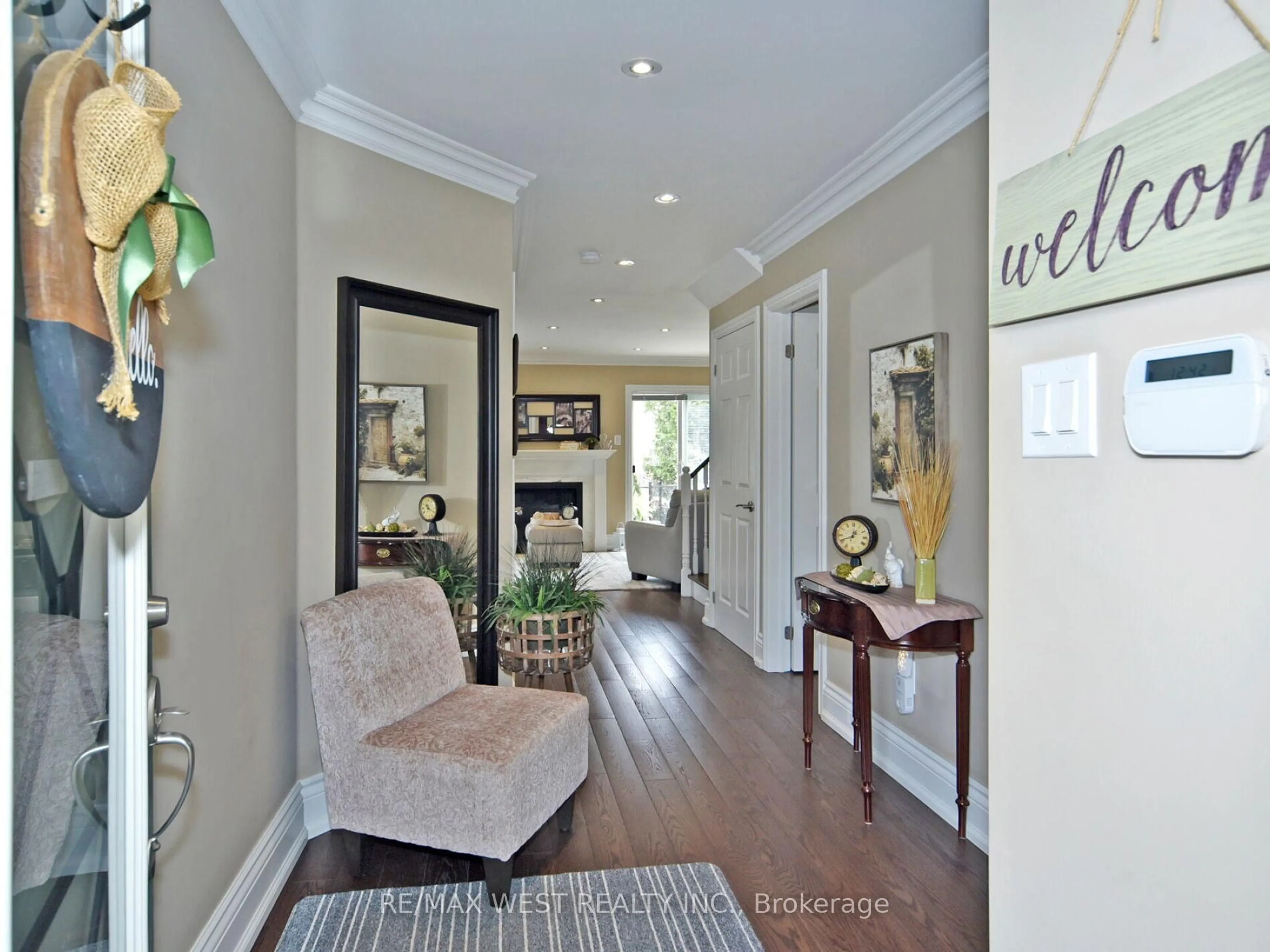 Indoor entryway for 104 Pinedale Gate #67, Vaughan Ontario L4L 8X3