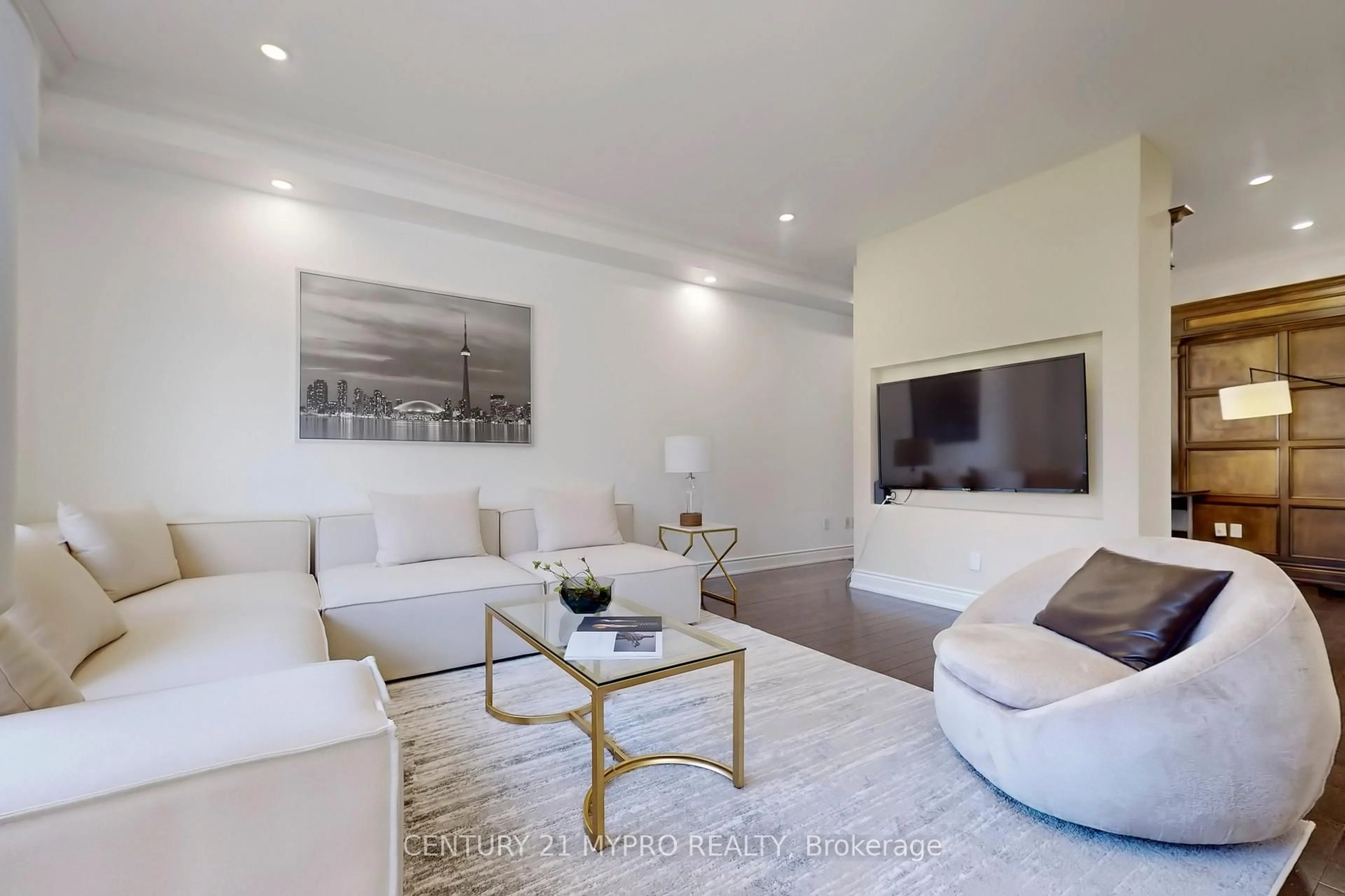 Living room with furniture, unknown for 420 Paradelle Dr, Richmond Hill Ontario L4E 4R9