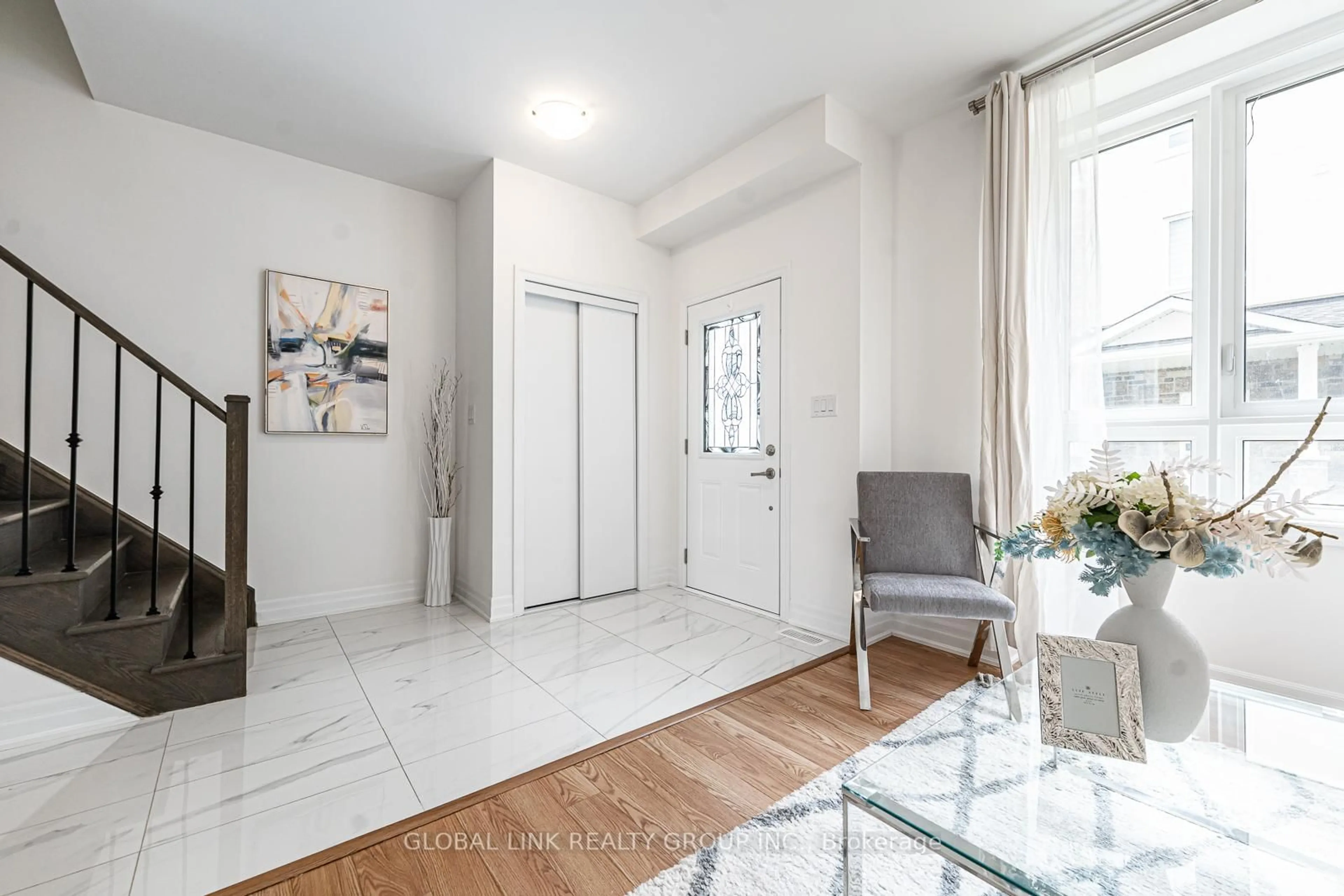 Indoor entryway for 5 Imperial College Lane, Markham Ontario L6E 0V6