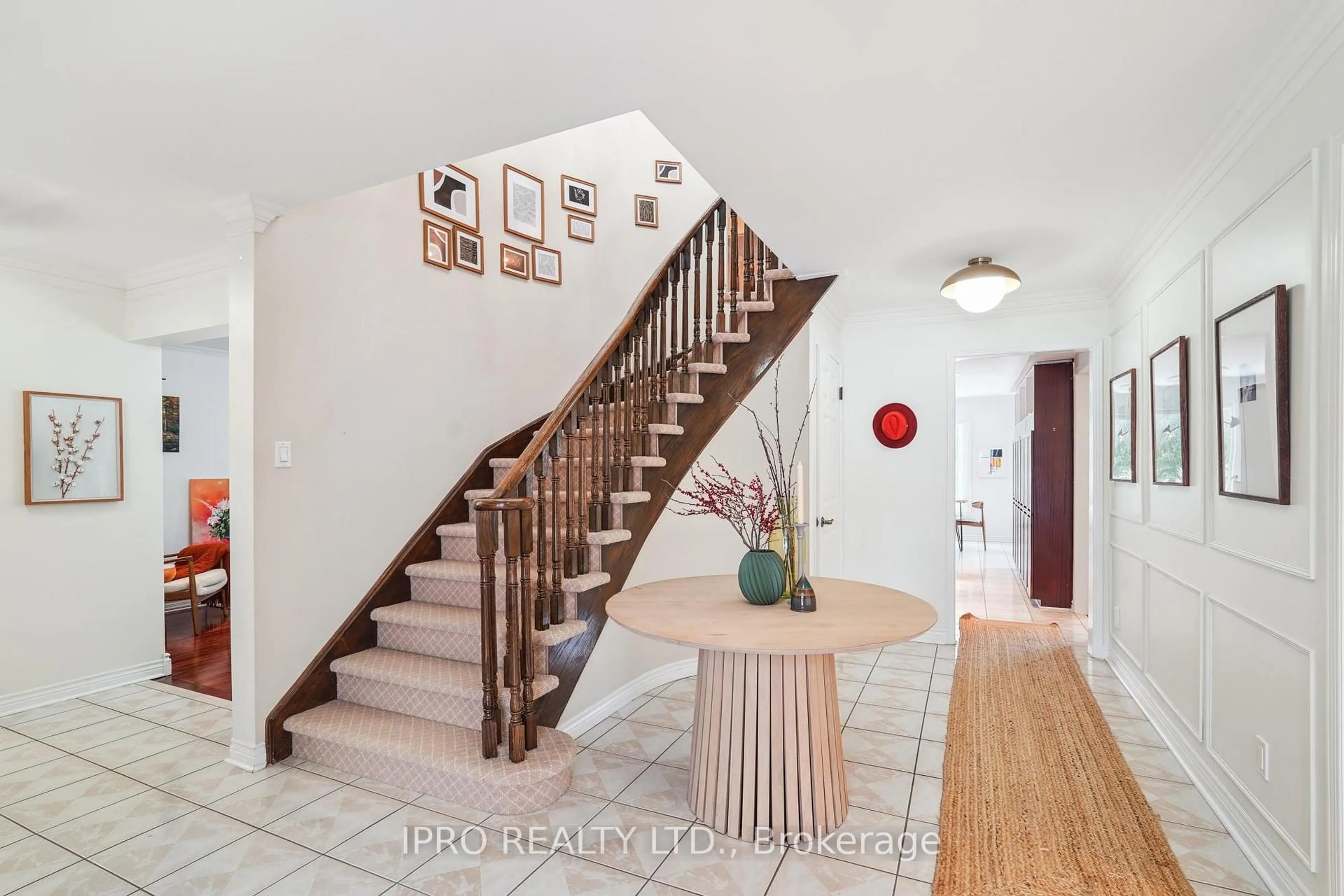 Indoor entryway for 69 Topham Cres, Richmond Hill Ontario L4C 9H2