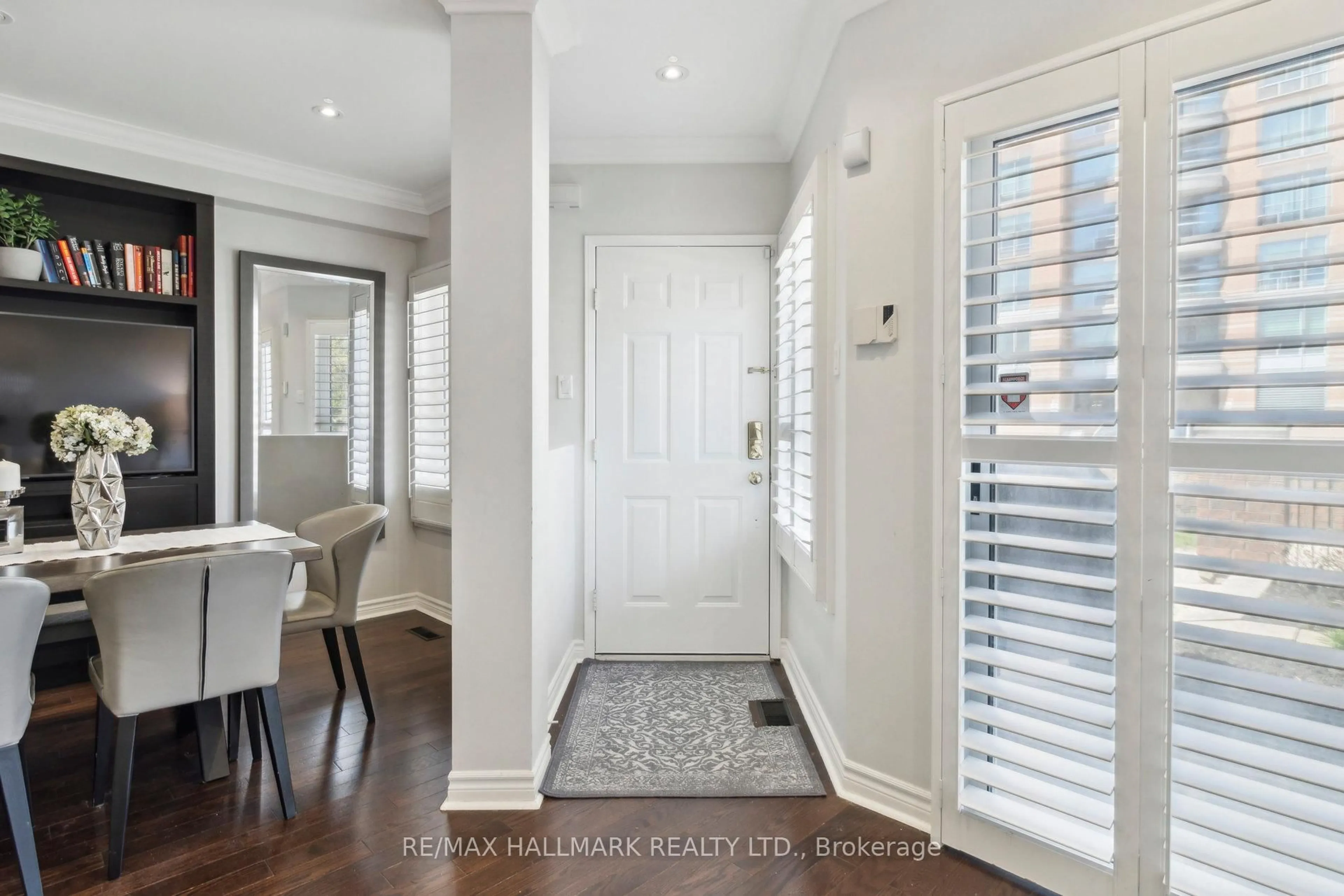 Indoor entryway for 735 New Westminster Dr #4, Vaughan Ontario L4J 7Y9