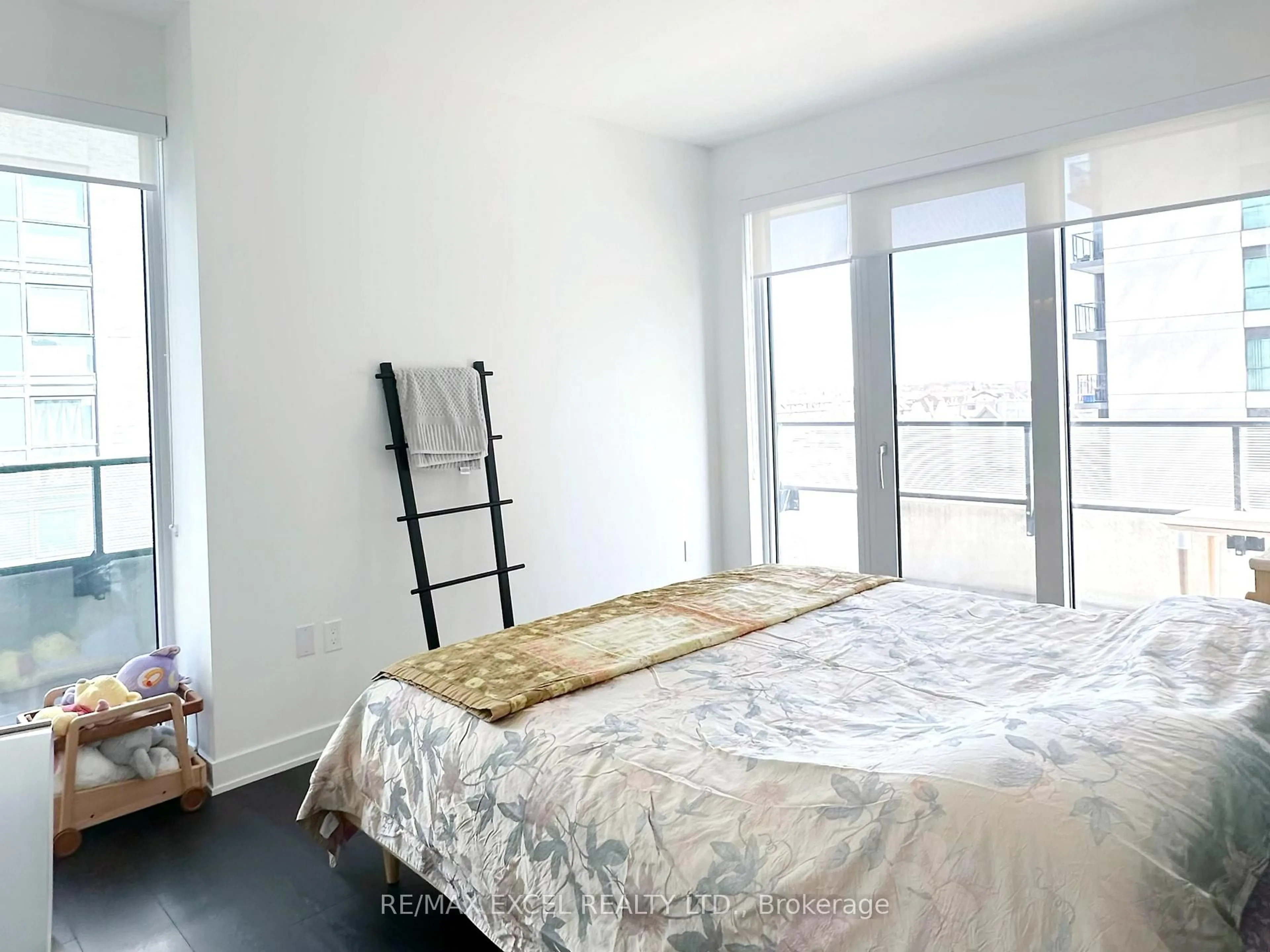 A pic of a room for 105 Oneida Cres #505, Richmond Hill Ontario L4B 0H6