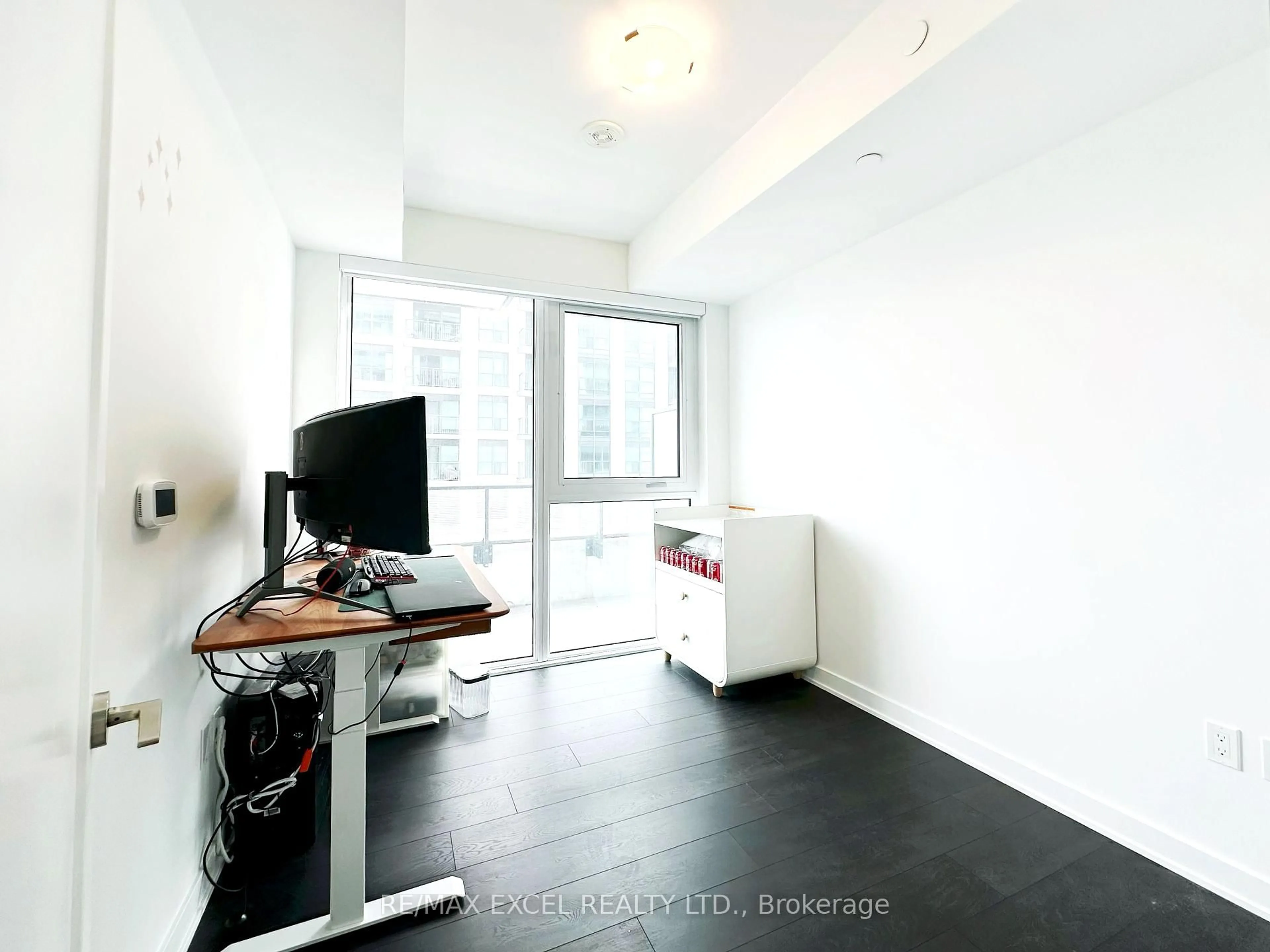 A pic of a room for 105 Oneida Cres #505, Richmond Hill Ontario L4B 0H6