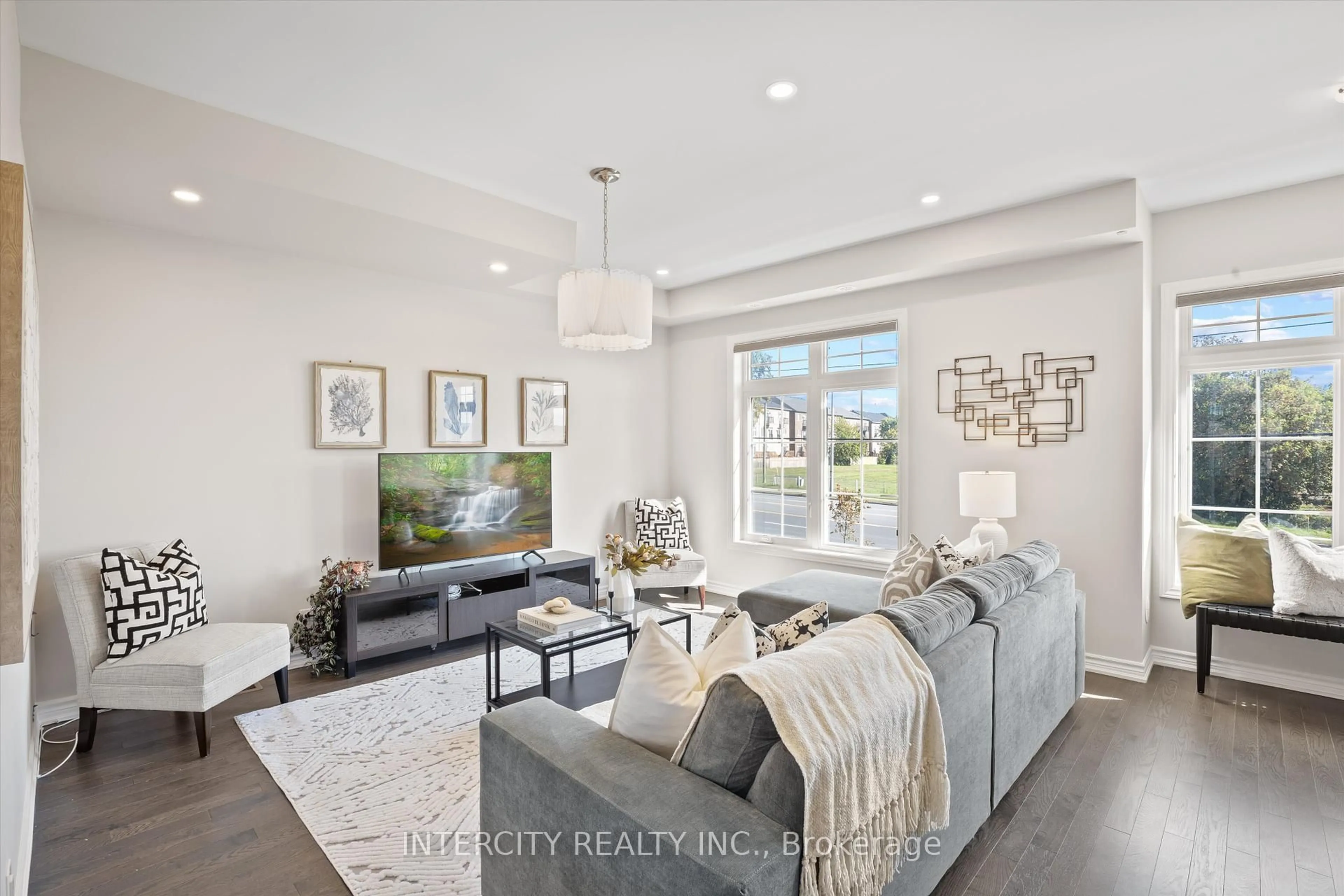 Living room with furniture, unknown for 9710 Kennedy Rd, Markham Ontario L6C 3J8