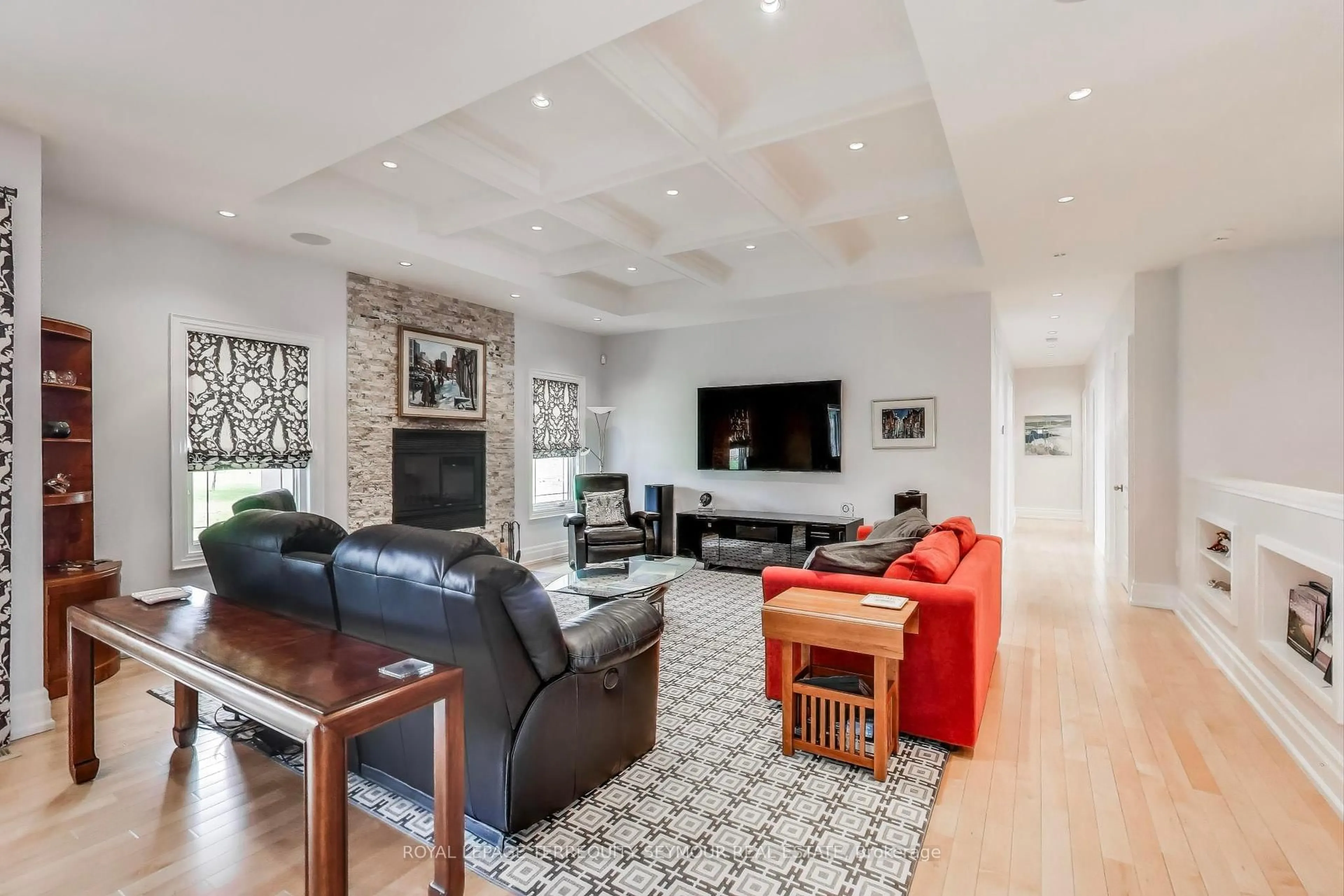 Living room with furniture, unknown for 67 Grayfield Dr, Whitchurch-Stouffville Ontario L4A 0B1
