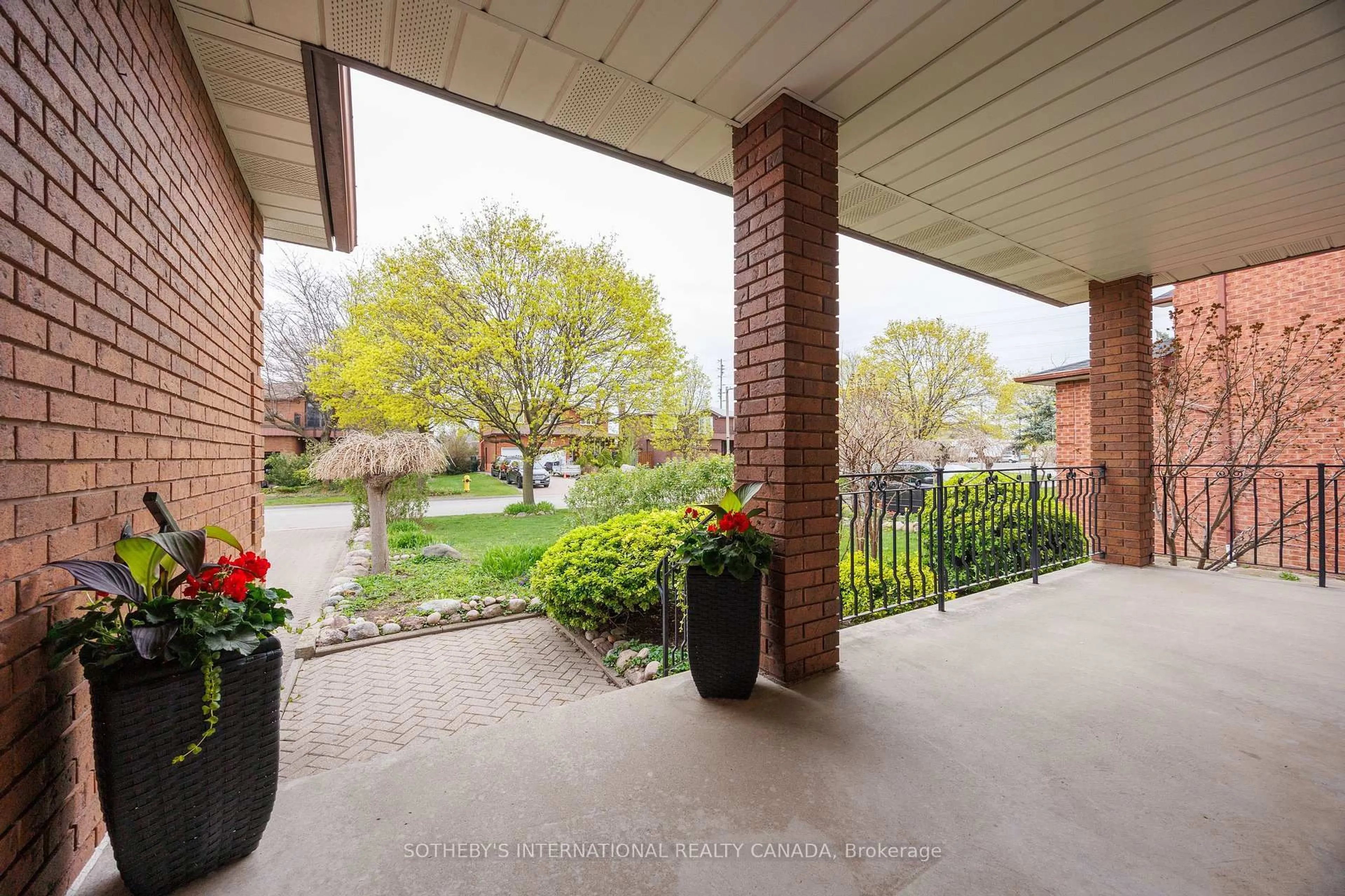 Patio, street for 15 Keeleview Crt, Vaughan Ontario L4K 2A7