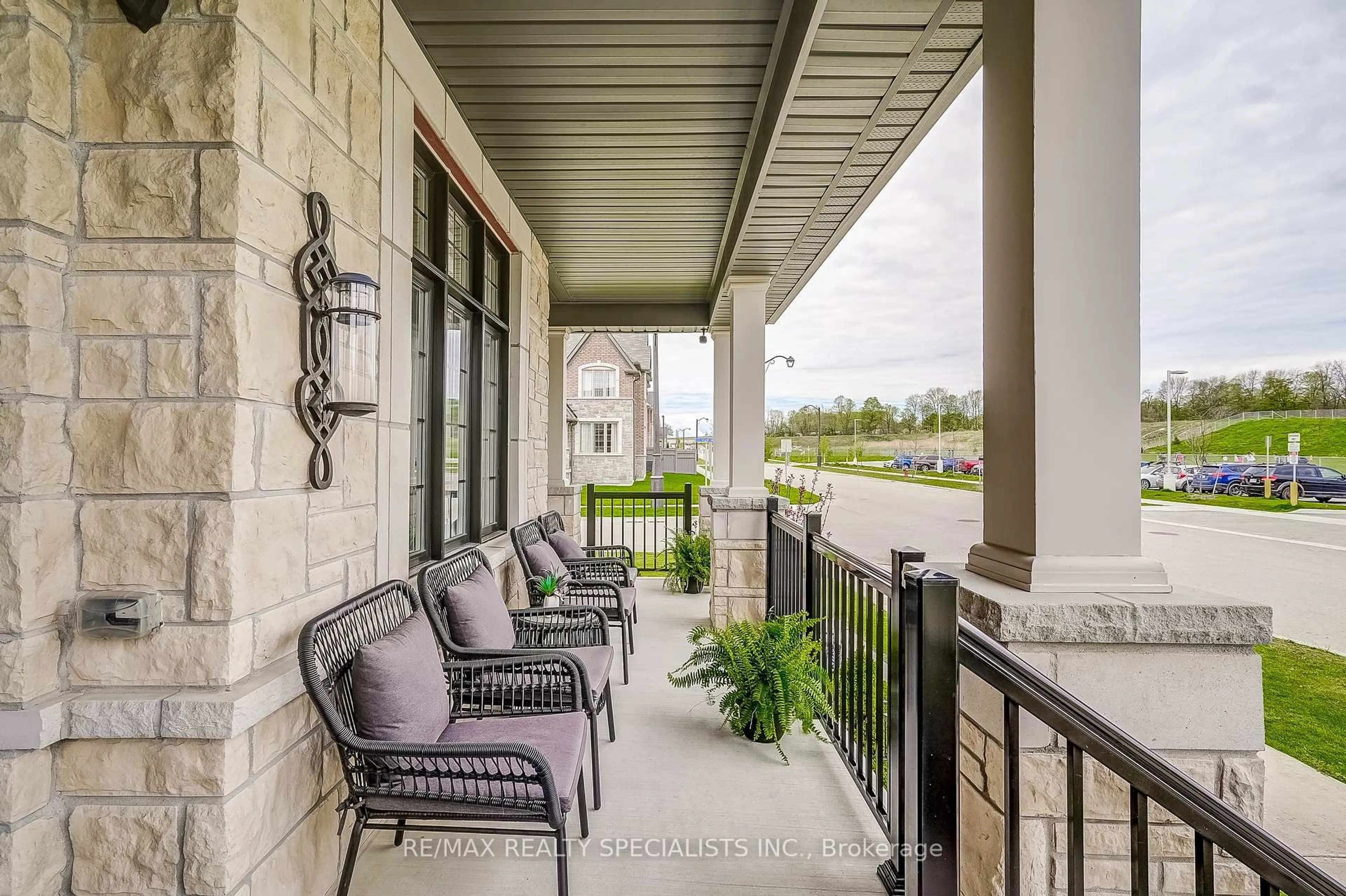 Patio, street for 119 Belfry Dr, Bradford West Gwillimbury Ontario L3Z 0V6