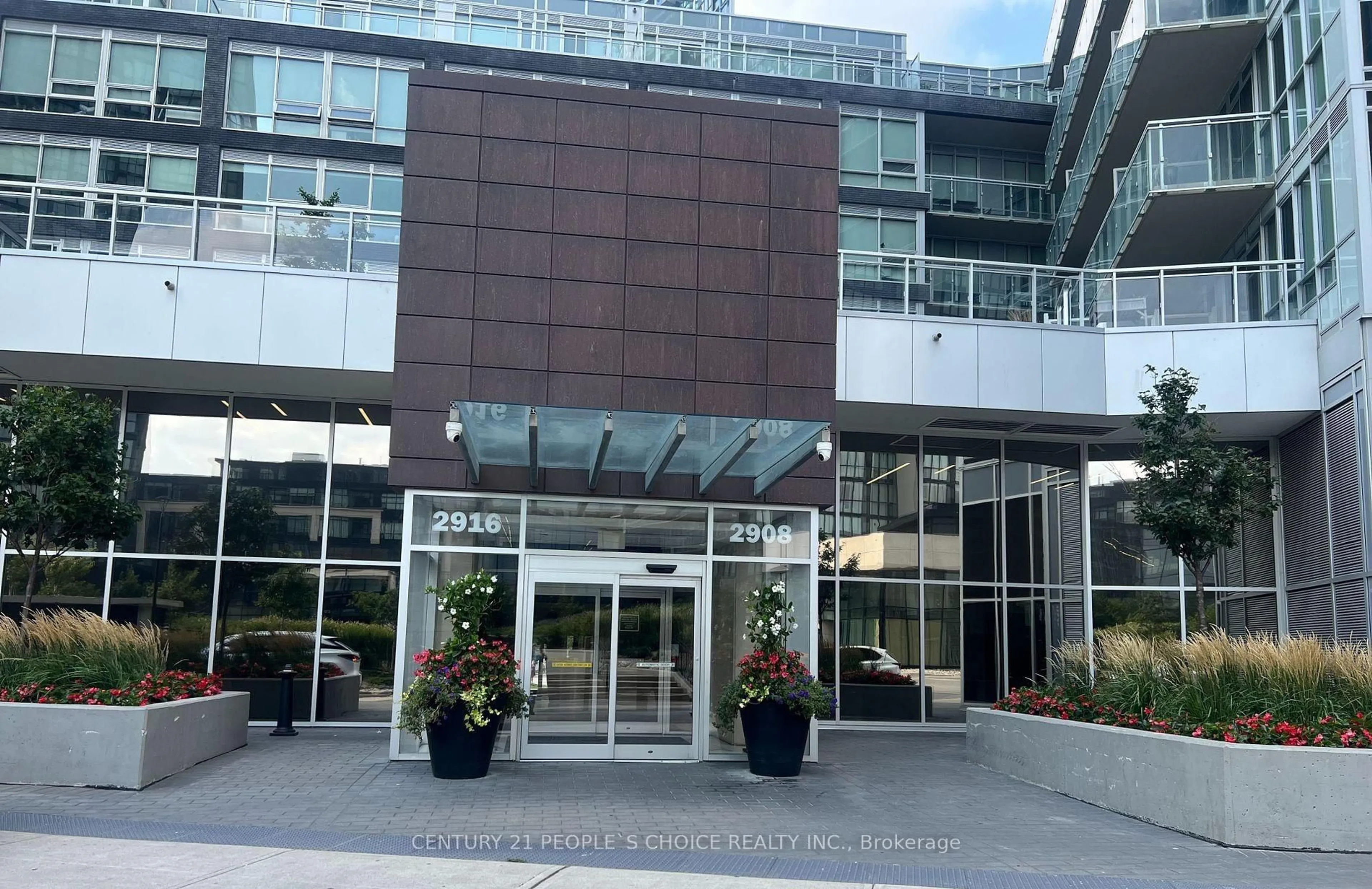 Indoor foyer for 2908 Highway 7 Rd #526, Vaughan Ontario L4K 0K5