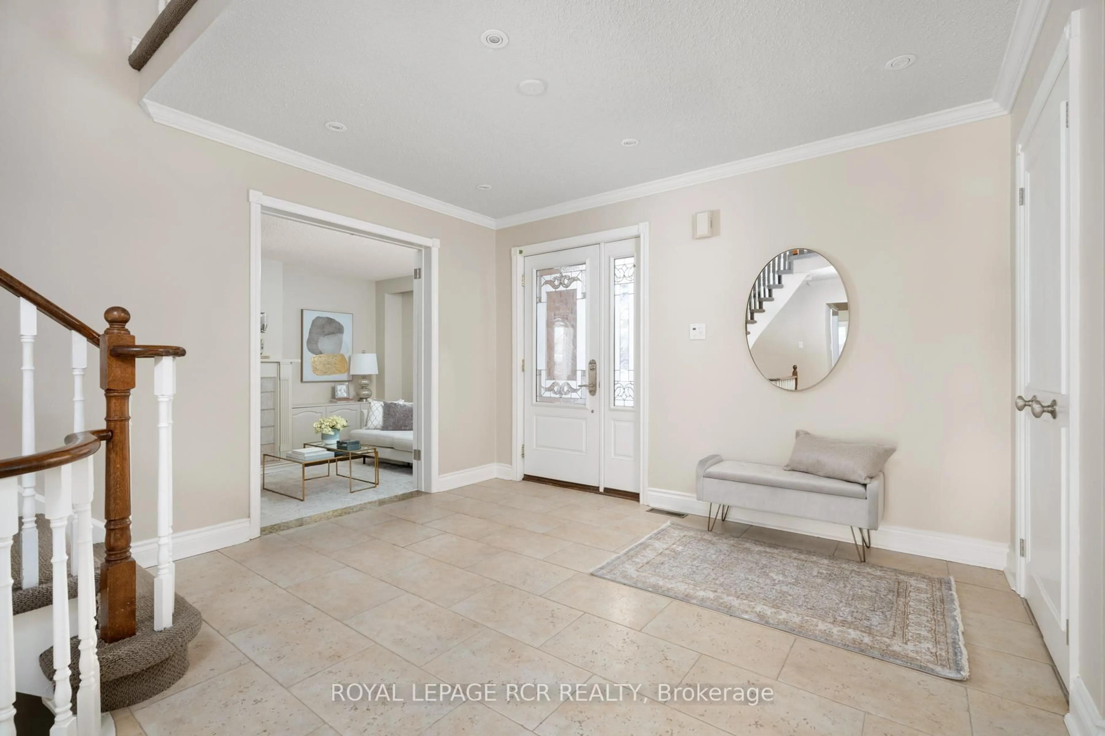 Indoor entryway for 30 Owls Foot Cres, Aurora Ontario L4G 6A2