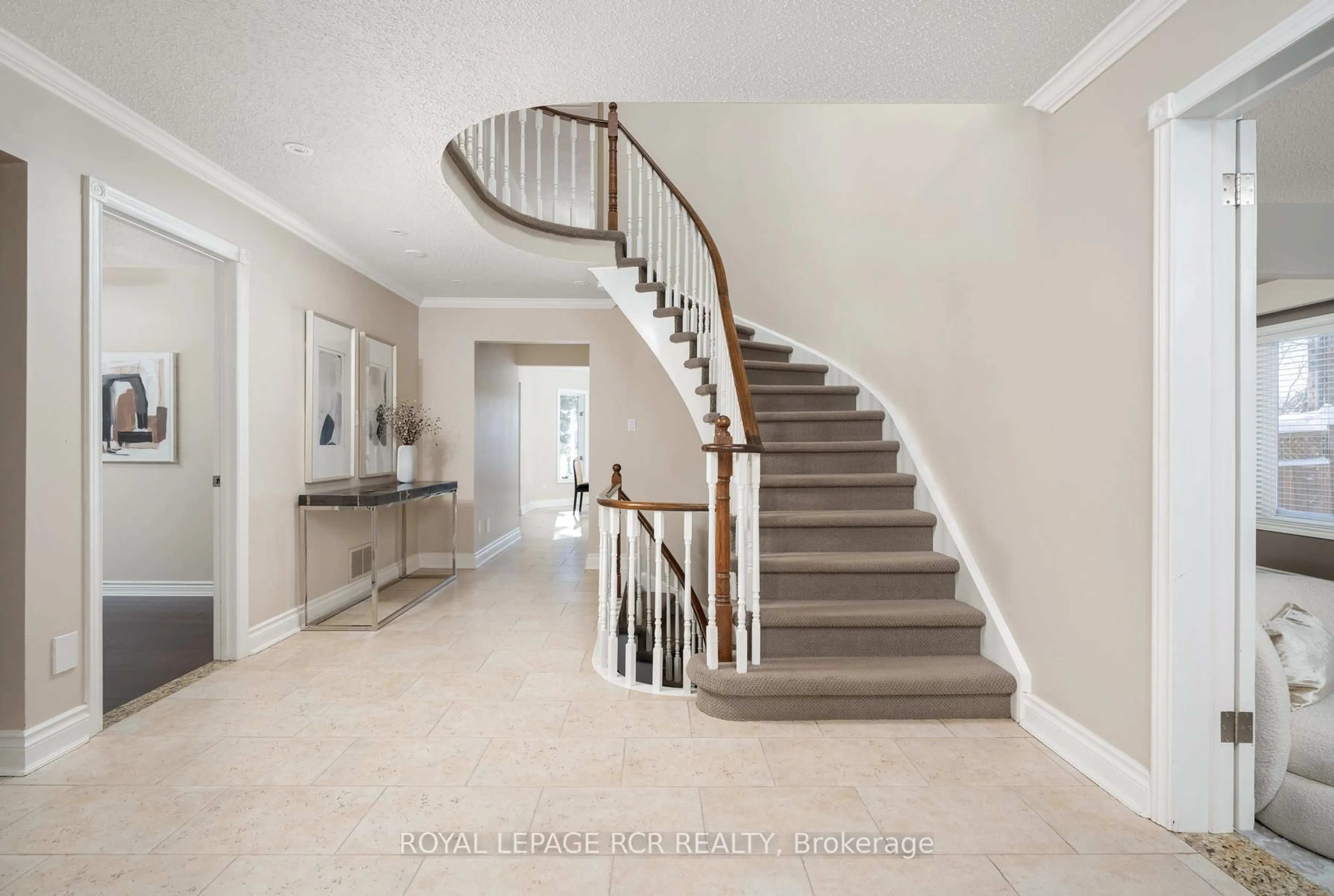 Stairs for 30 Owls Foot Cres, Aurora Ontario L4G 6A2