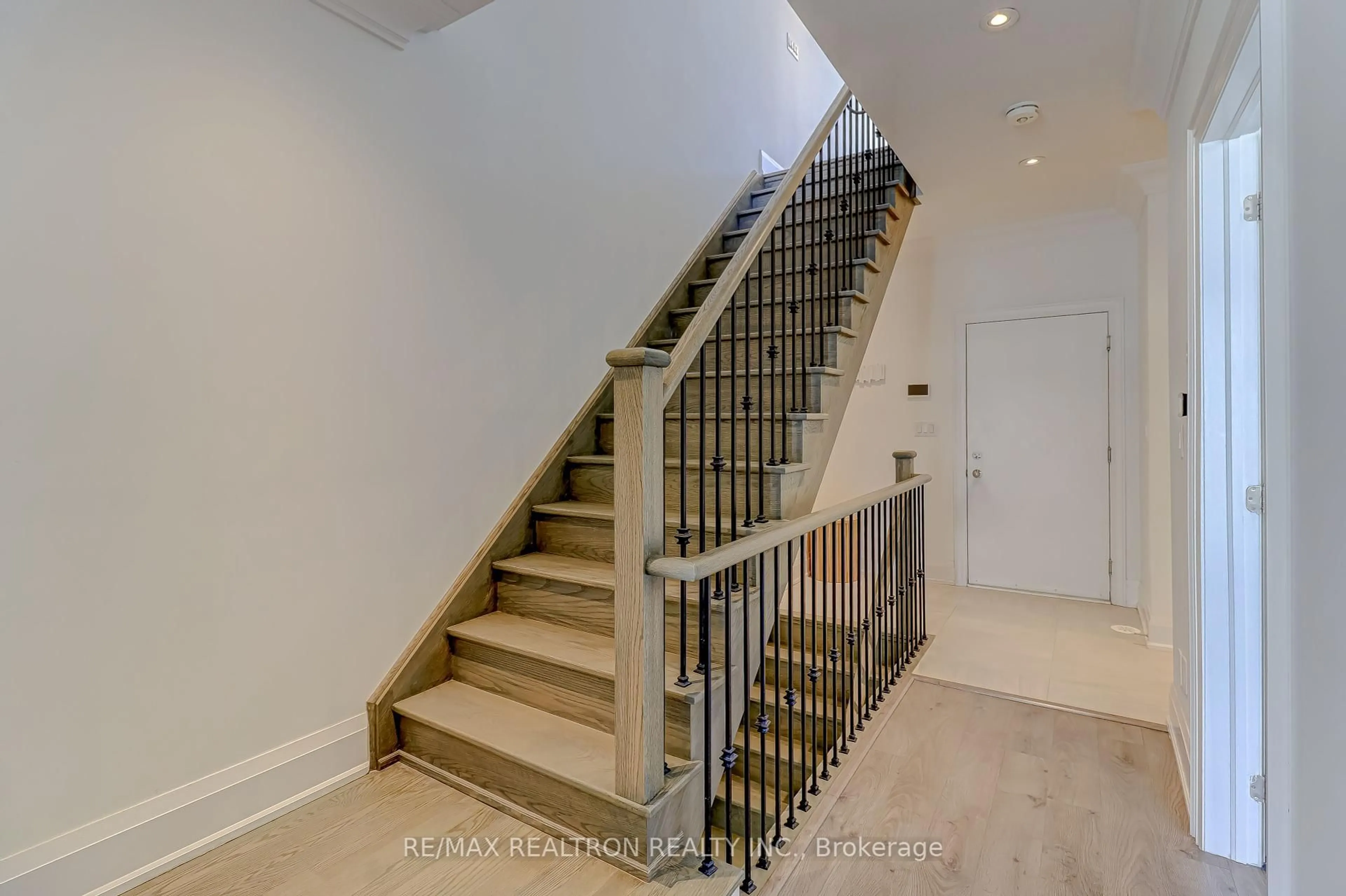 Stairs for 9 Gandhi Lane, Markham Ontario L3T 0G4
