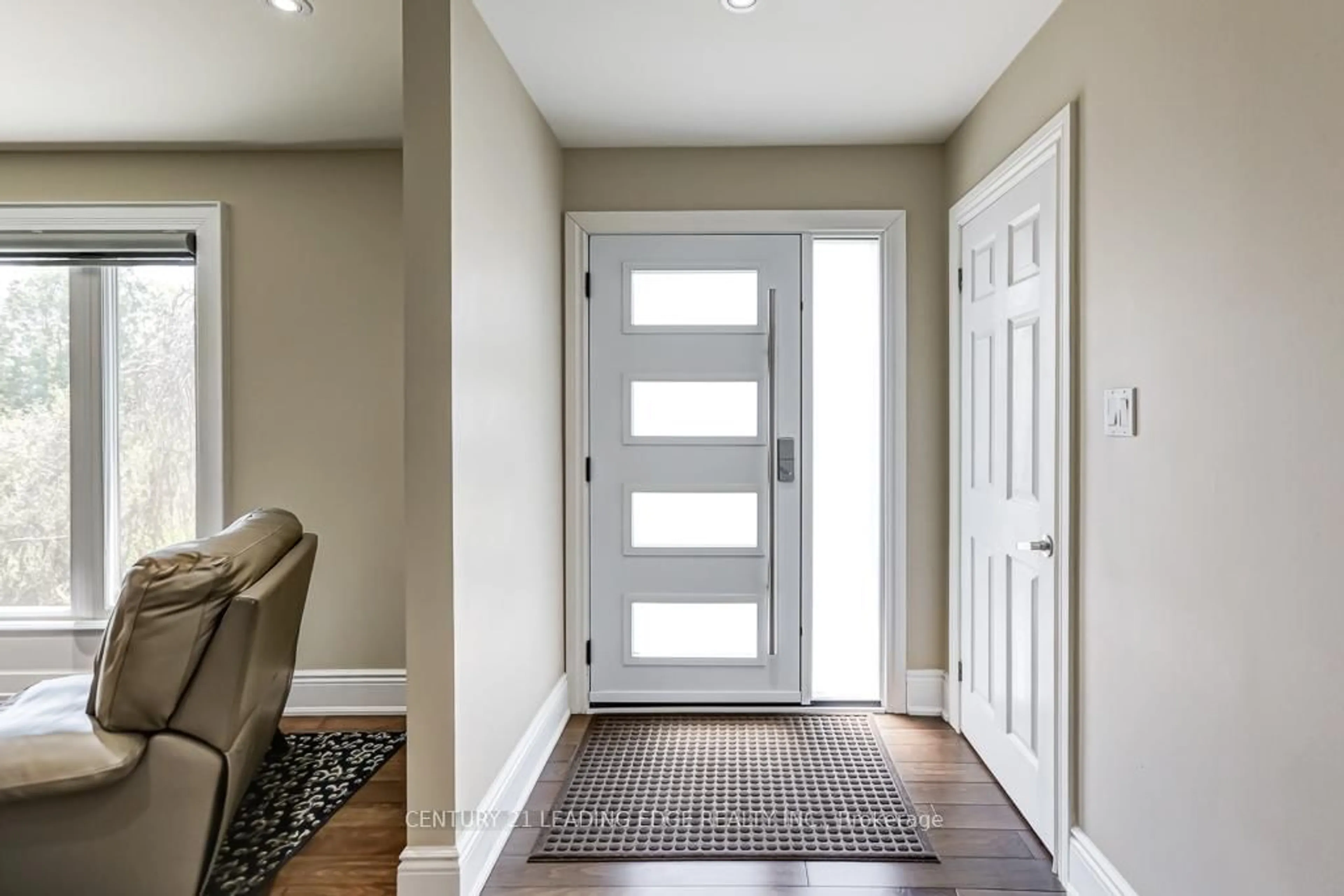 Indoor entryway for 3 Haley Dr, Adjala-Tosorontio Ontario L0G 1L0
