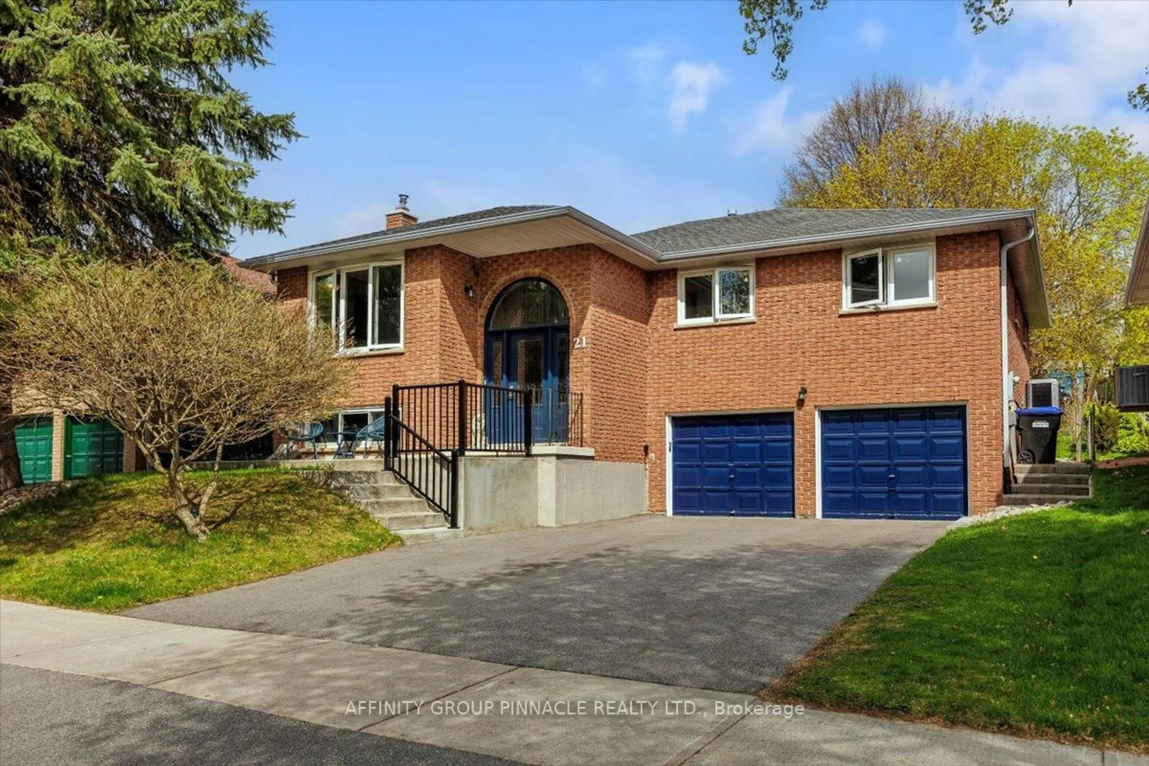 Home with brick exterior material, street for 21 Imperial Cres, Bradford West Gwillimbury Ontario L3Z 2P2