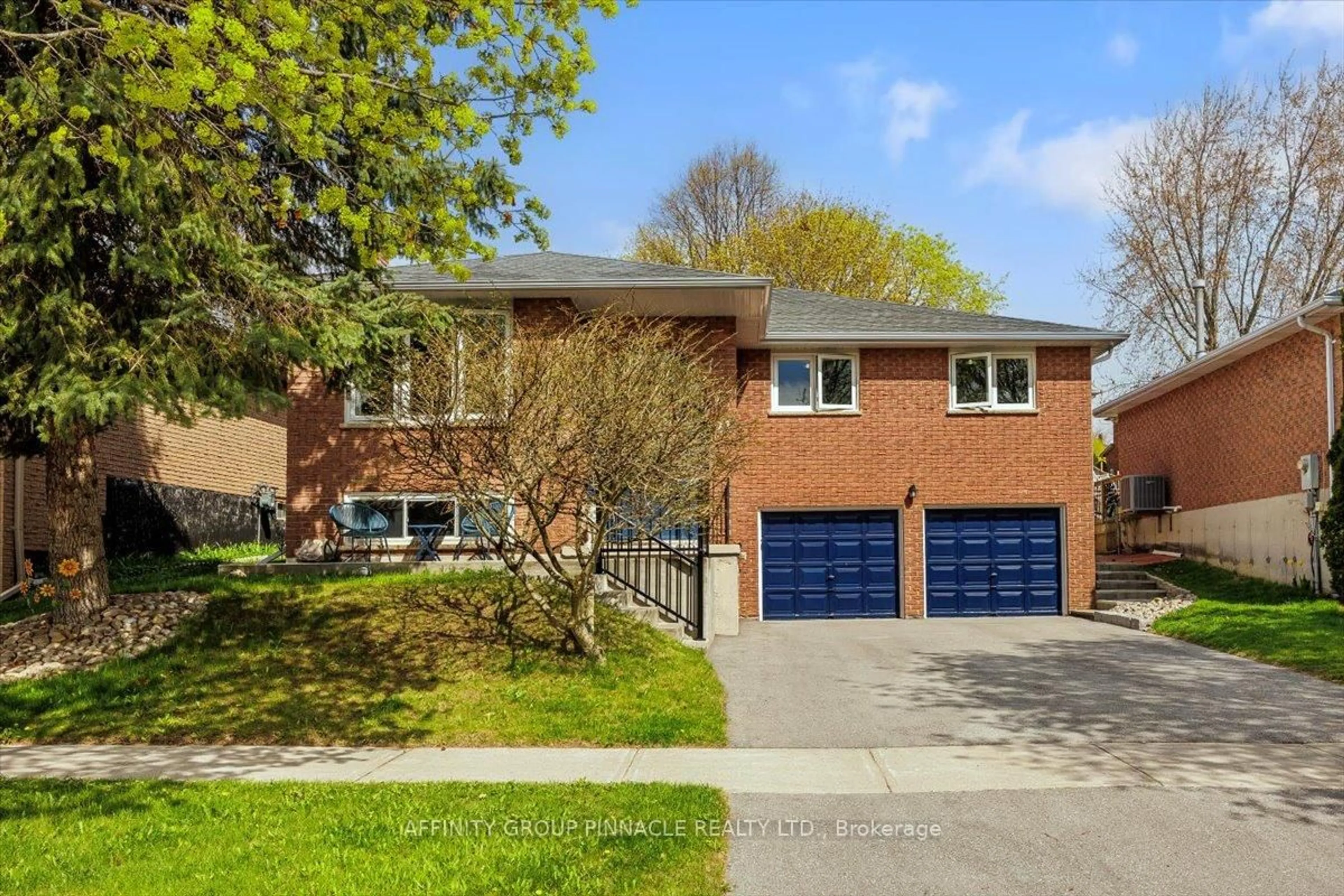 Home with brick exterior material, street for 21 Imperial Cres, Bradford West Gwillimbury Ontario L3Z 2P2