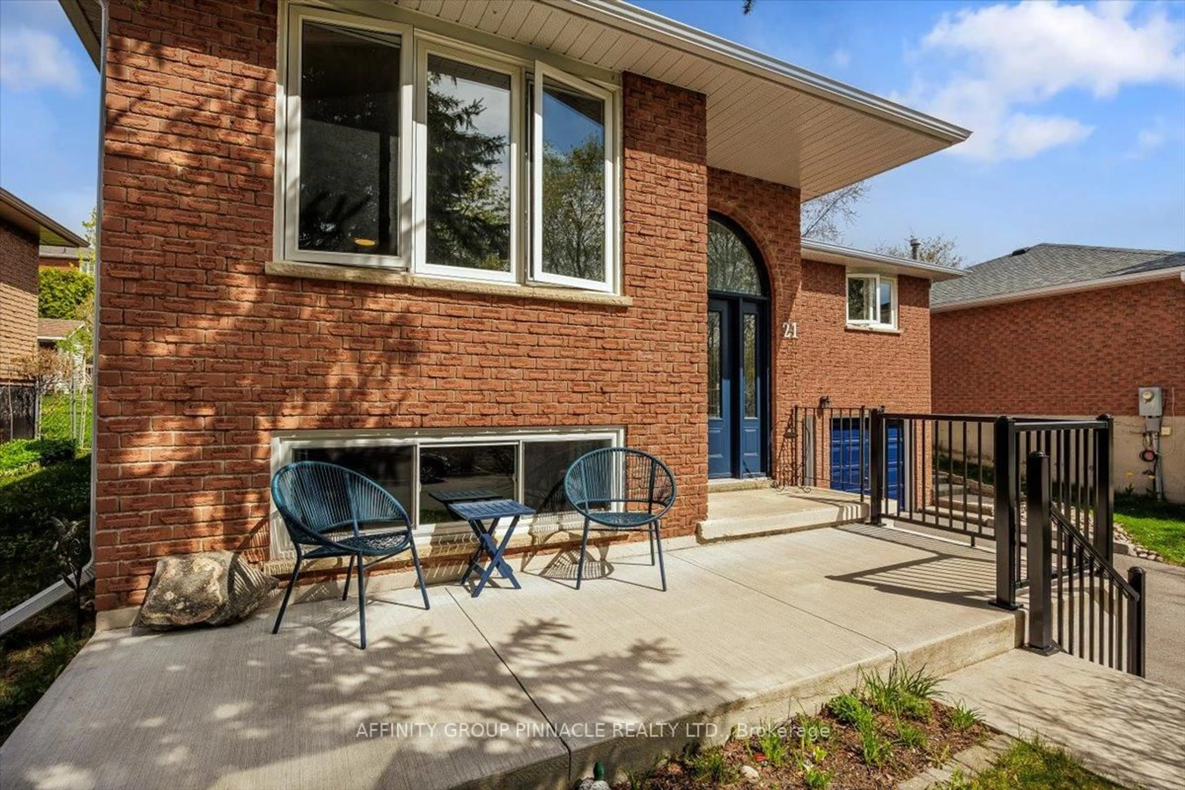 Home with brick exterior material, street for 21 Imperial Cres, Bradford West Gwillimbury Ontario L3Z 2P2