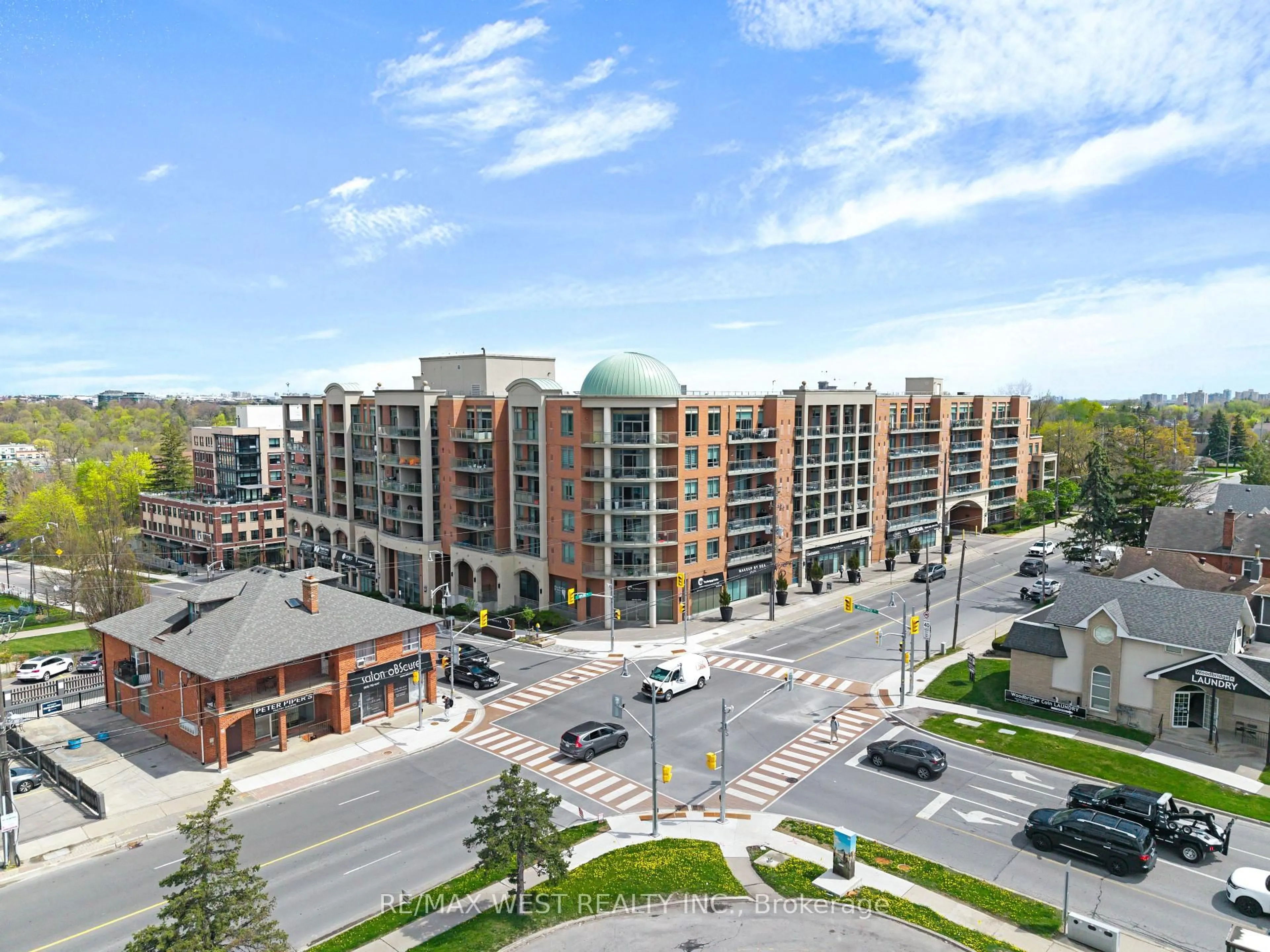 A pic from outside/outdoor area/front of a property/back of a property/a pic from drone, city buildings view from balcony for 281 Woodbridge Ave #PH627, Vaughan Ontario L4L 0C6