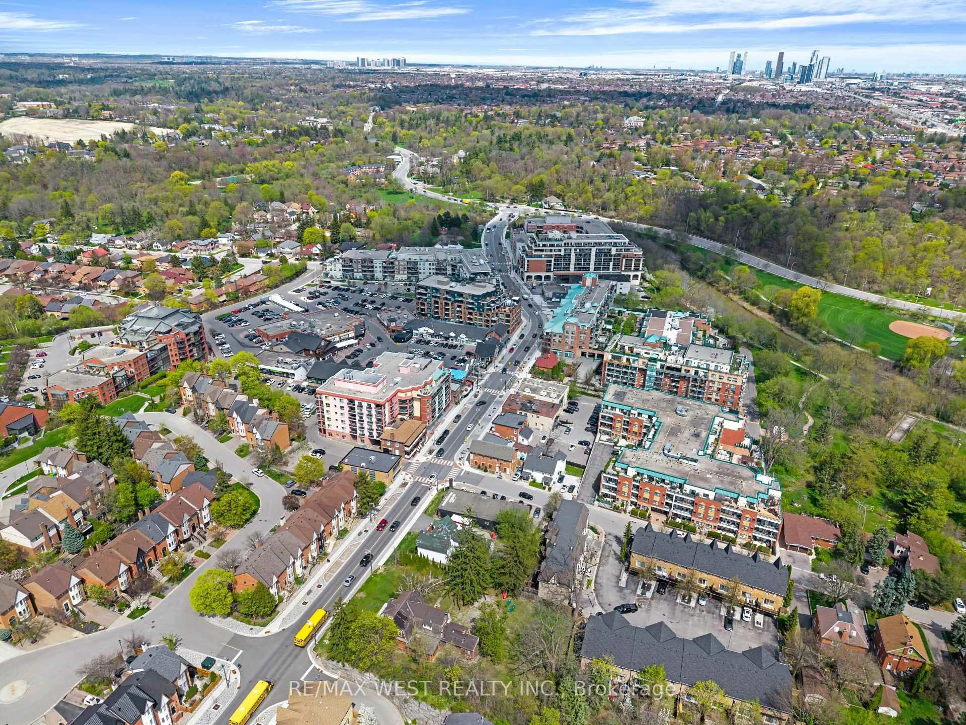 A pic from outside/outdoor area/front of a property/back of a property/a pic from drone, city buildings view from balcony for 281 Woodbridge Ave #PH627, Vaughan Ontario L4L 0C6