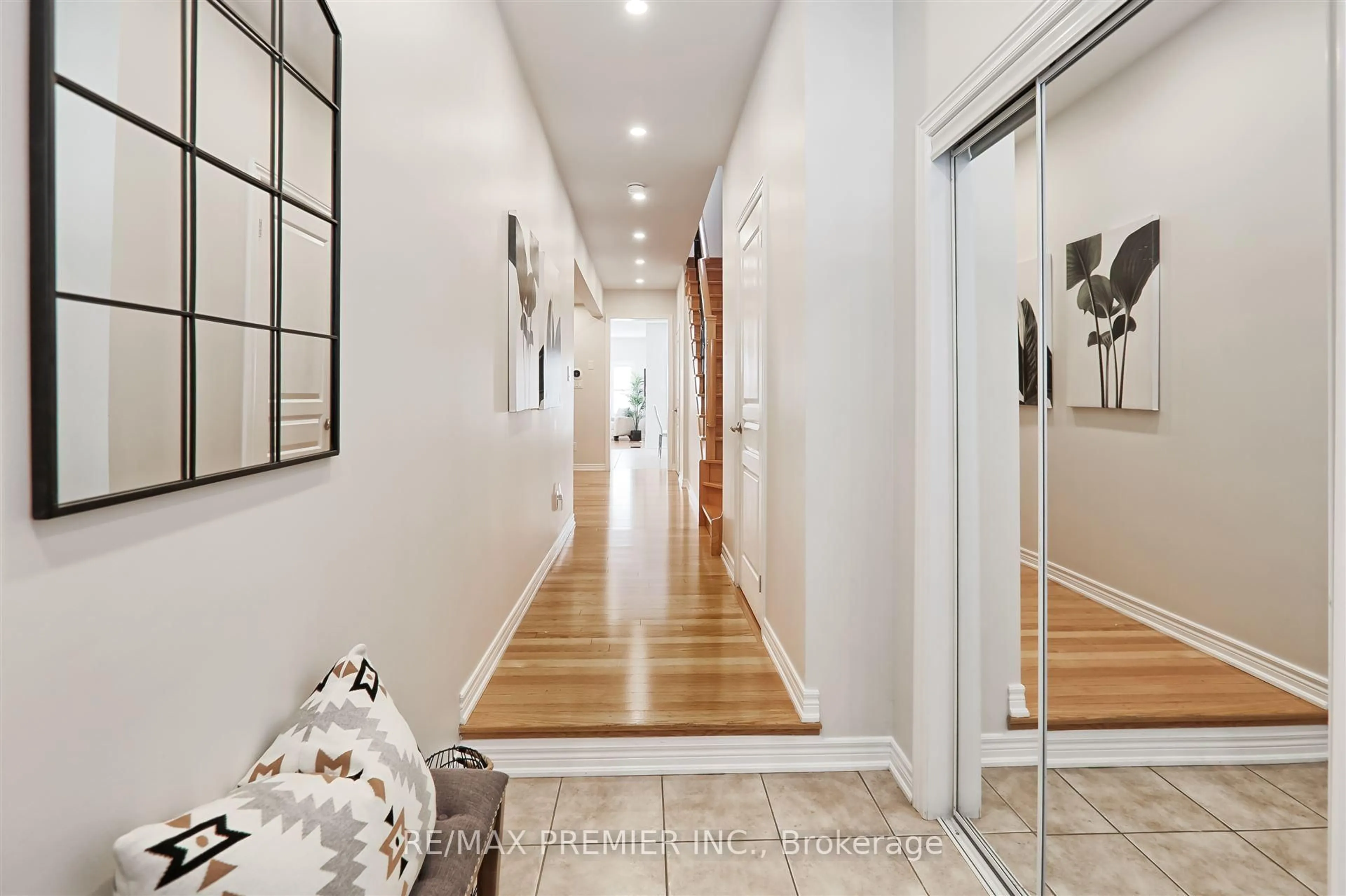 Indoor entryway for 40 Lady Loretta Lane, Vaughan Ontario L6A 4E9