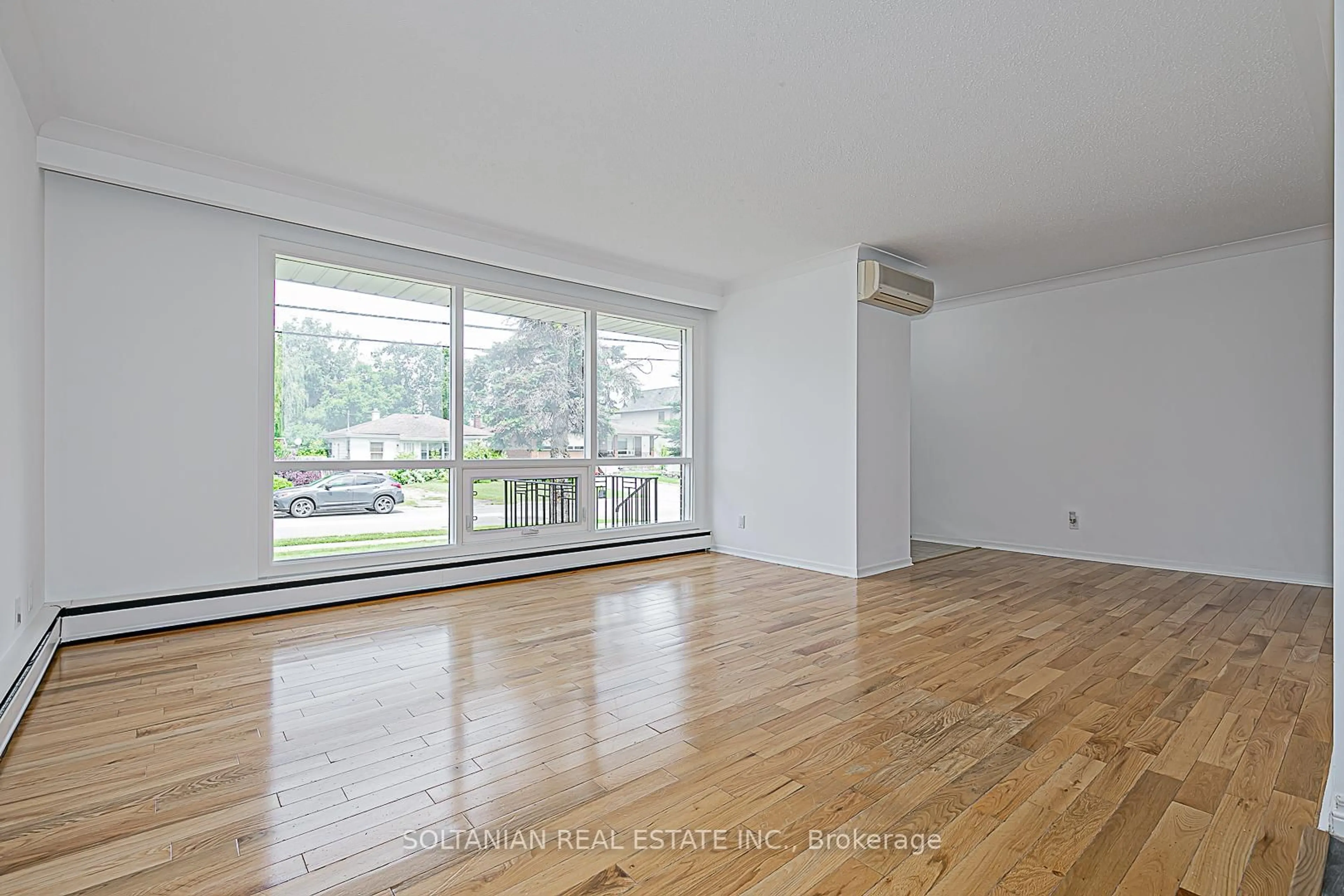 A pic of a room for 130 Palmer Ave, Richmond Hill Ontario L4C 1N8