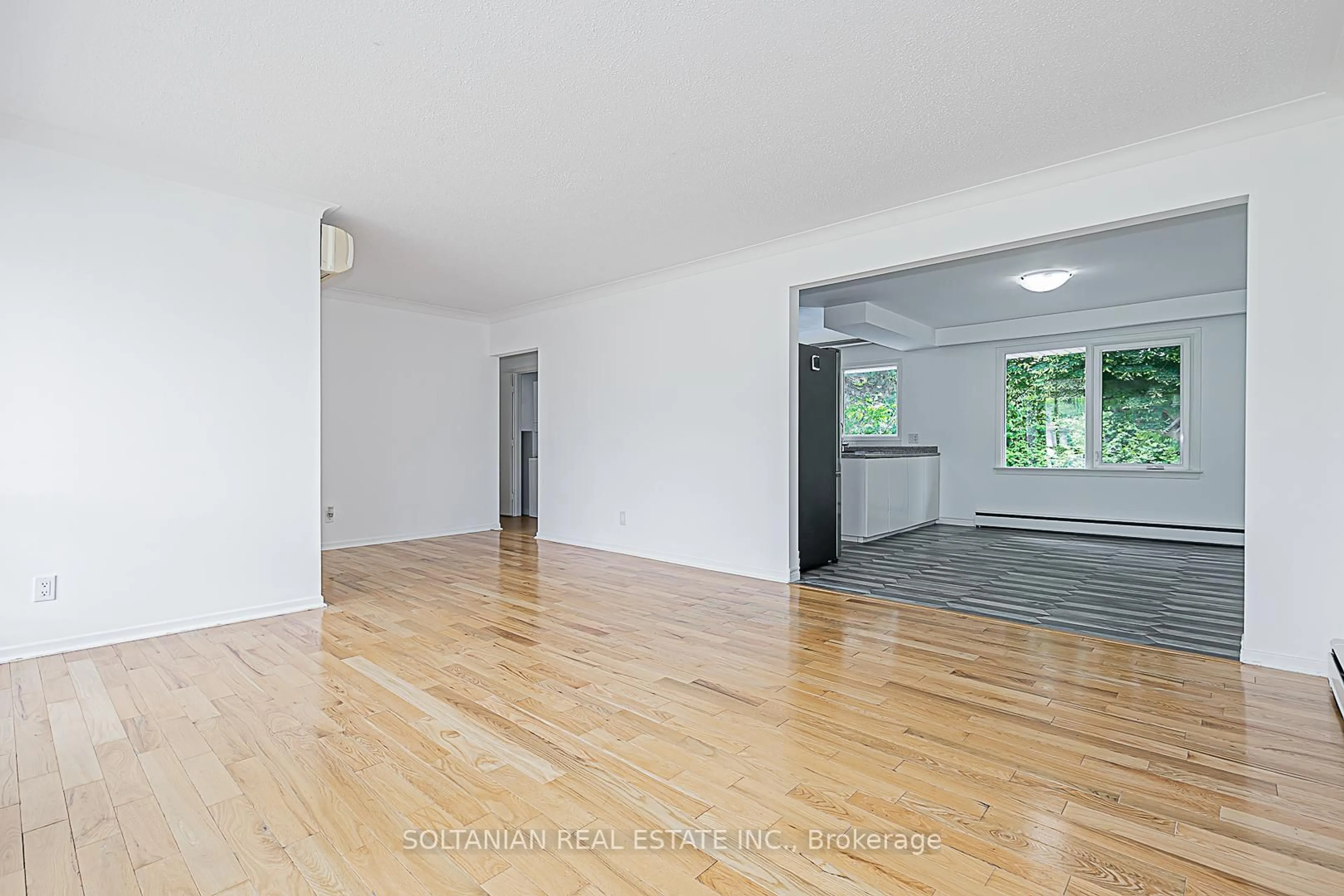 A pic of a room for 130 Palmer Ave, Richmond Hill Ontario L4C 1N8