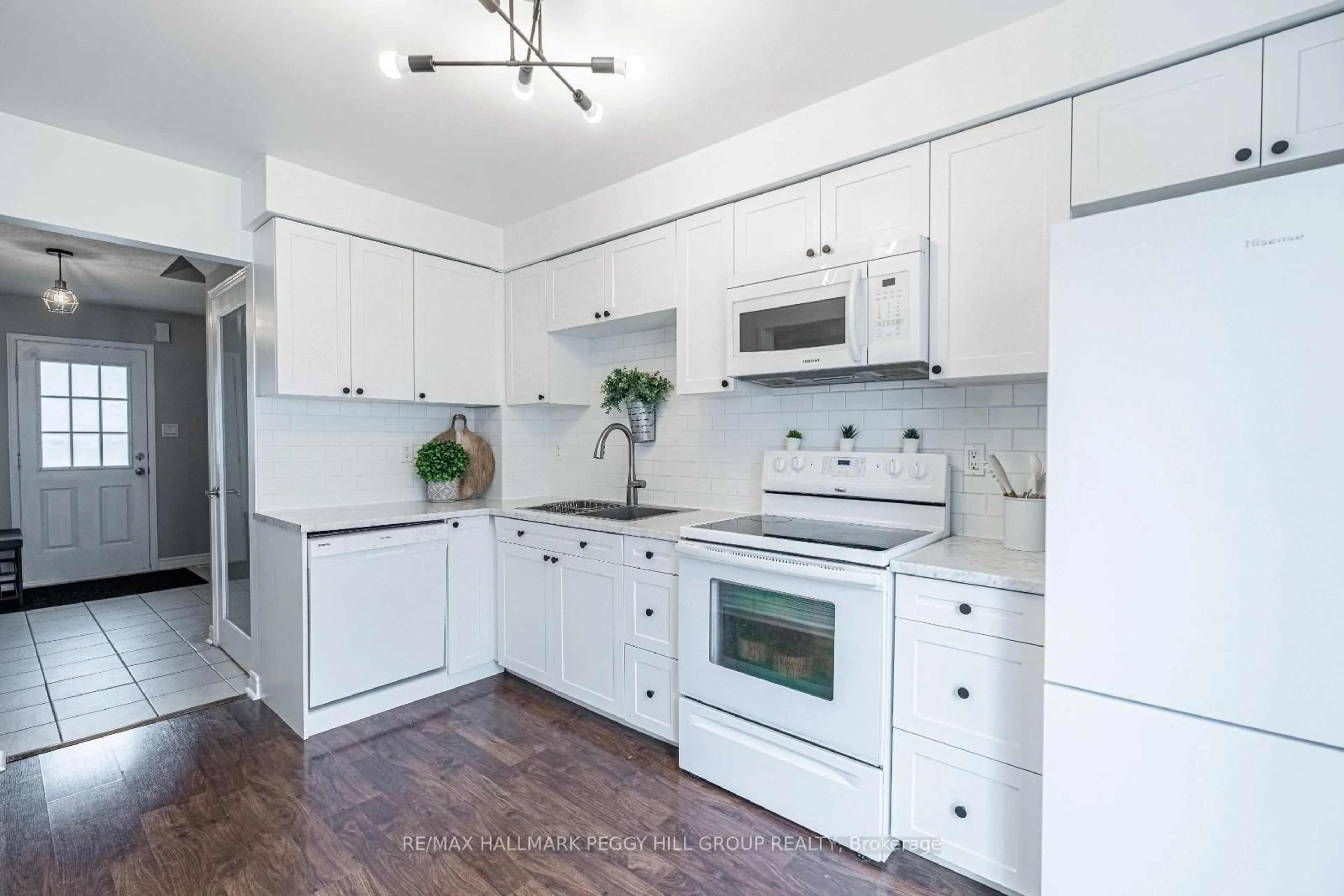 Standard kitchen, unknown for 1187 Inniswood St, Innisfil Ontario L9S 1X9