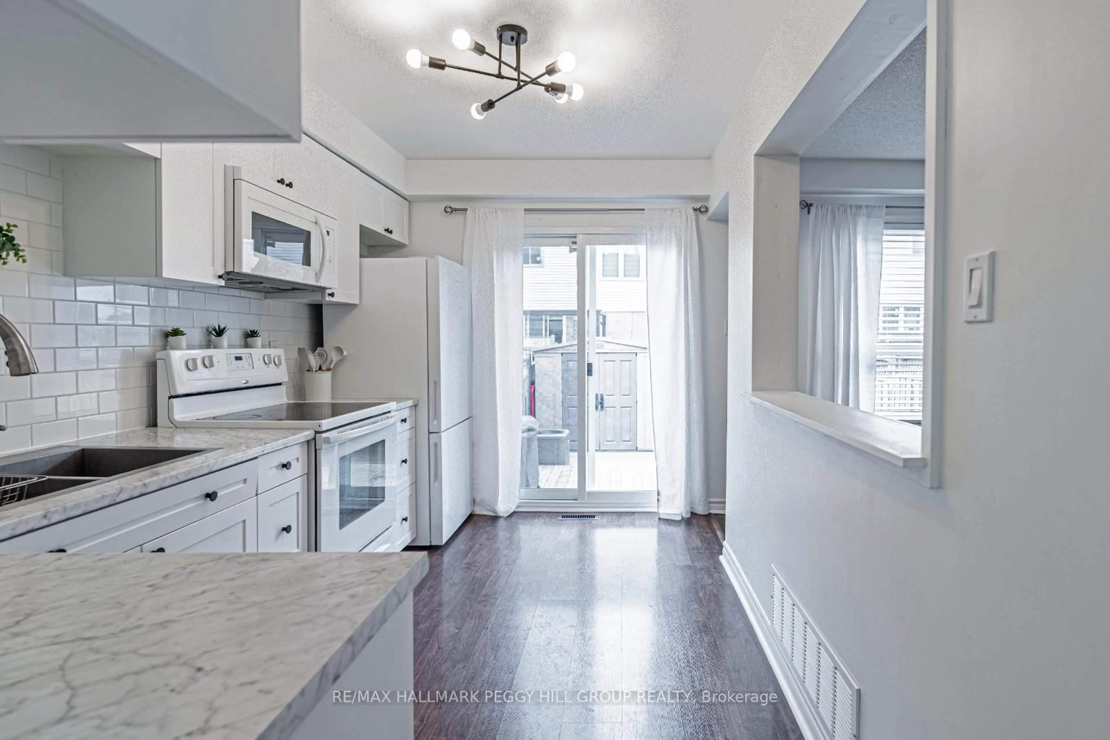 Open concept kitchen, unknown for 1187 Inniswood St, Innisfil Ontario L9S 1X9